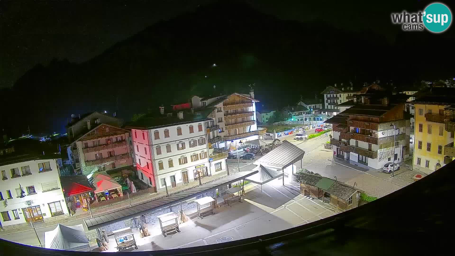 Piazza centrale di Forni di Sopra