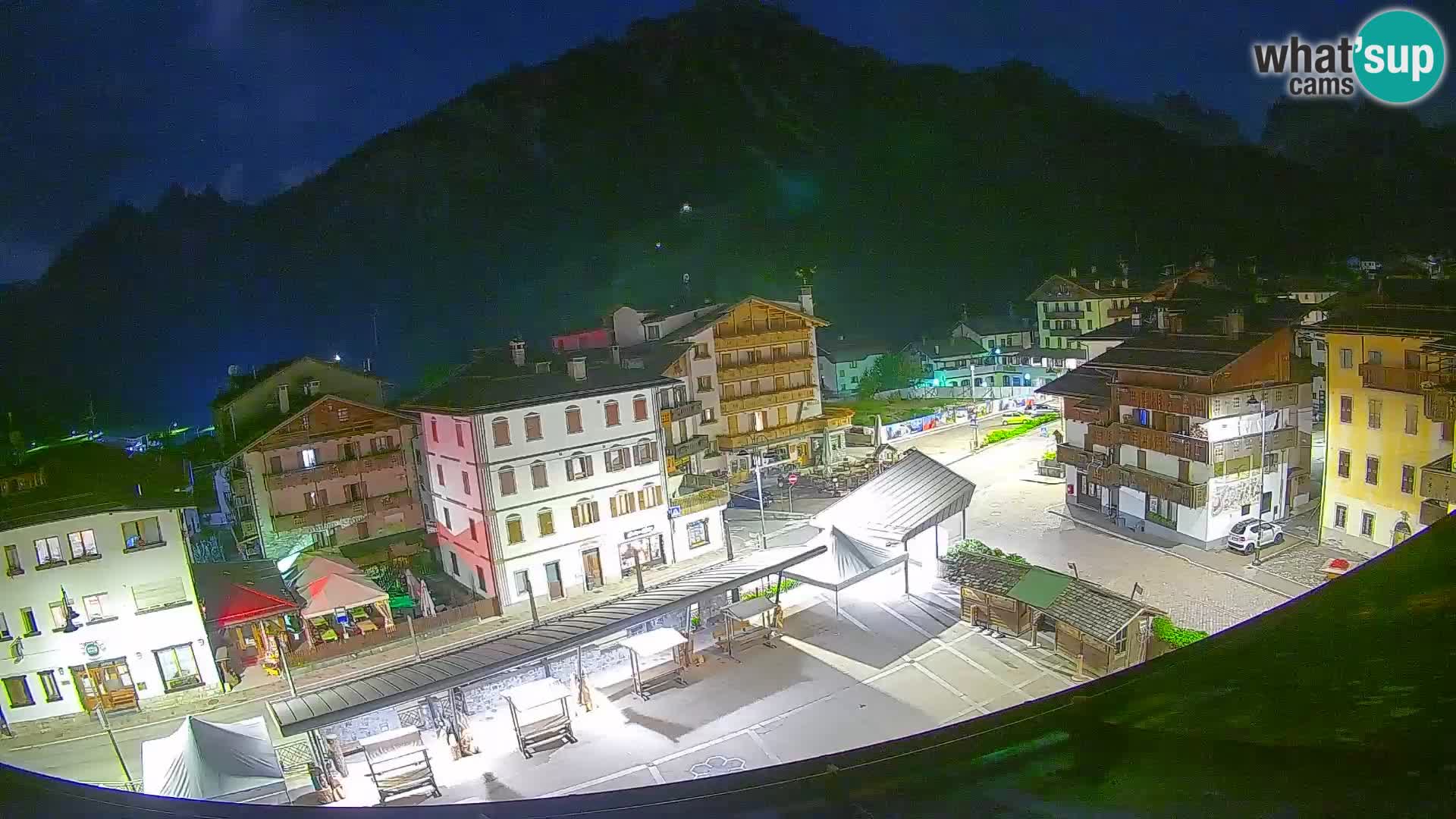 Piazza centrale di Forni di Sopra