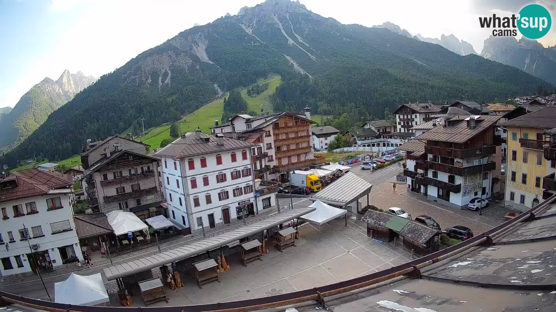 Piazza centrale di Forni di Sopra