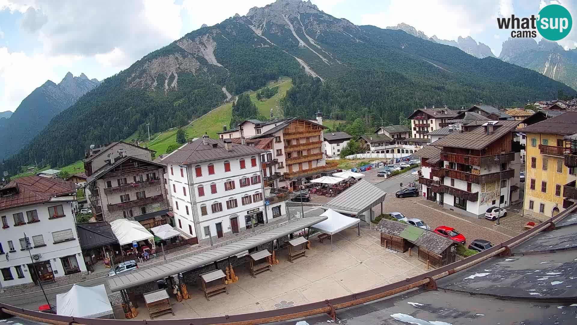 Piazza centrale di Forni di Sopra