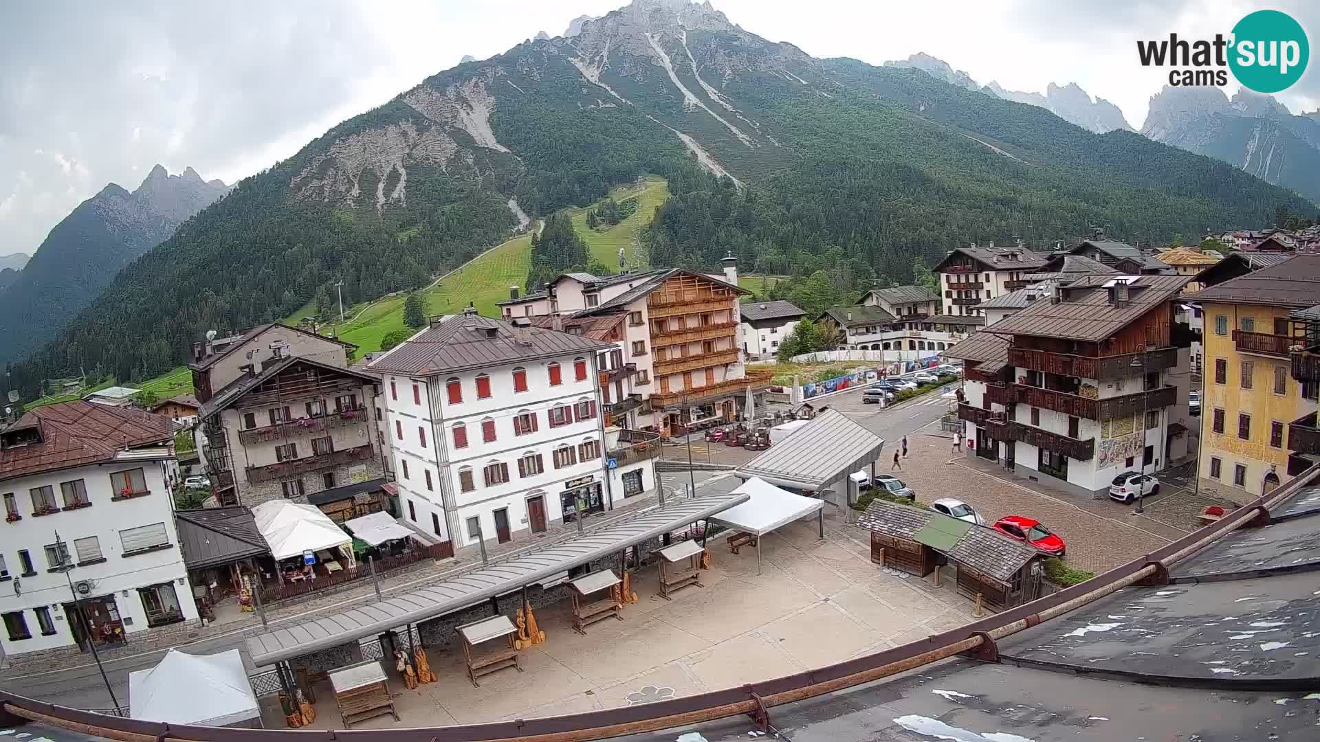 Piazza centrale di Forni di Sopra