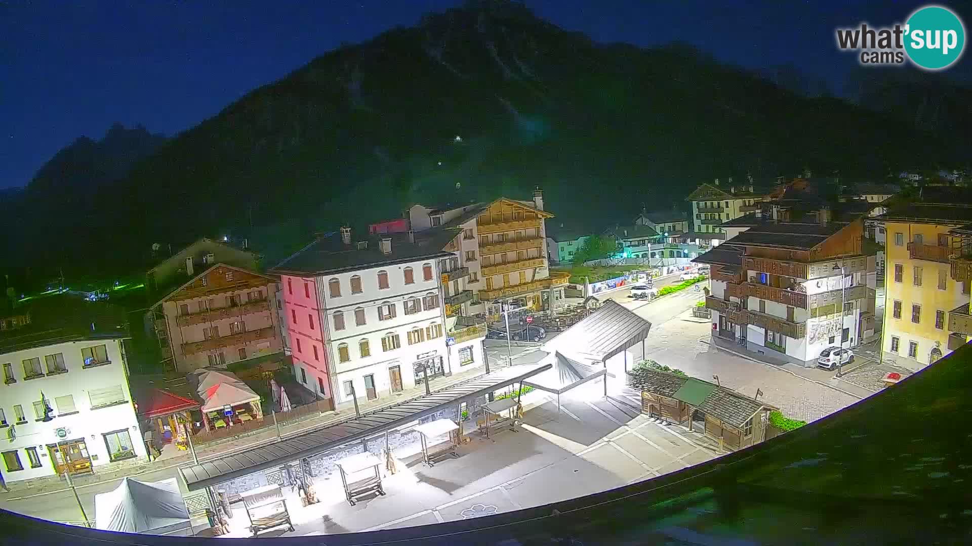 Piazza centrale di Forni di Sopra