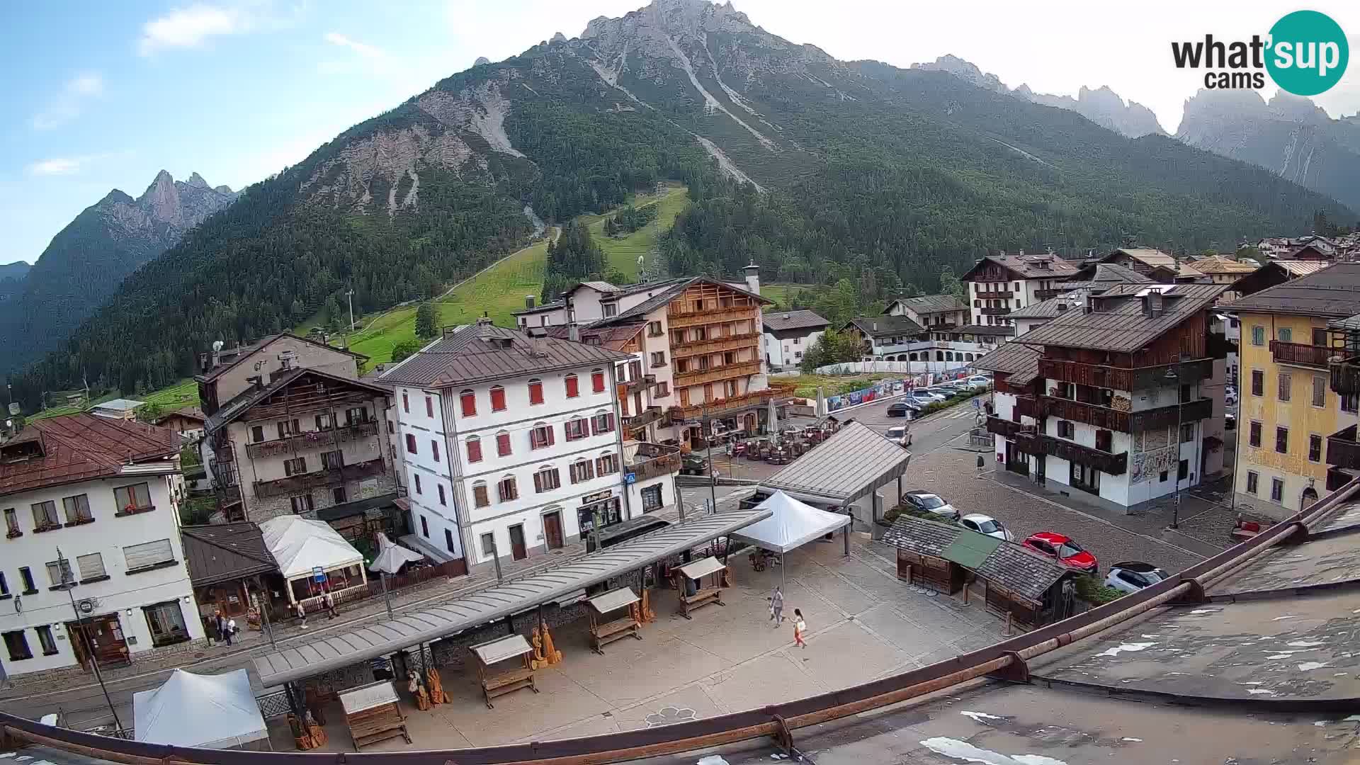 Piazza centrale di Forni di Sopra