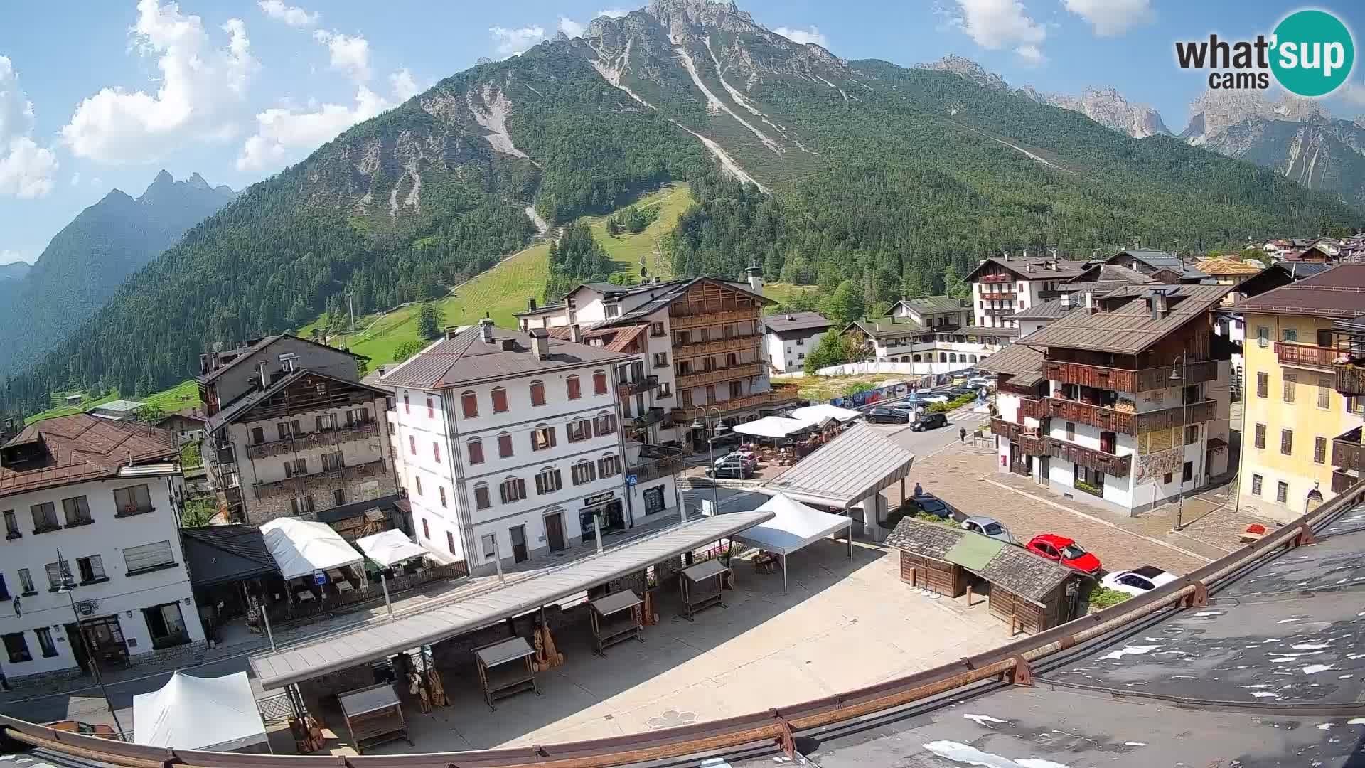 Piazza centrale di Forni di Sopra