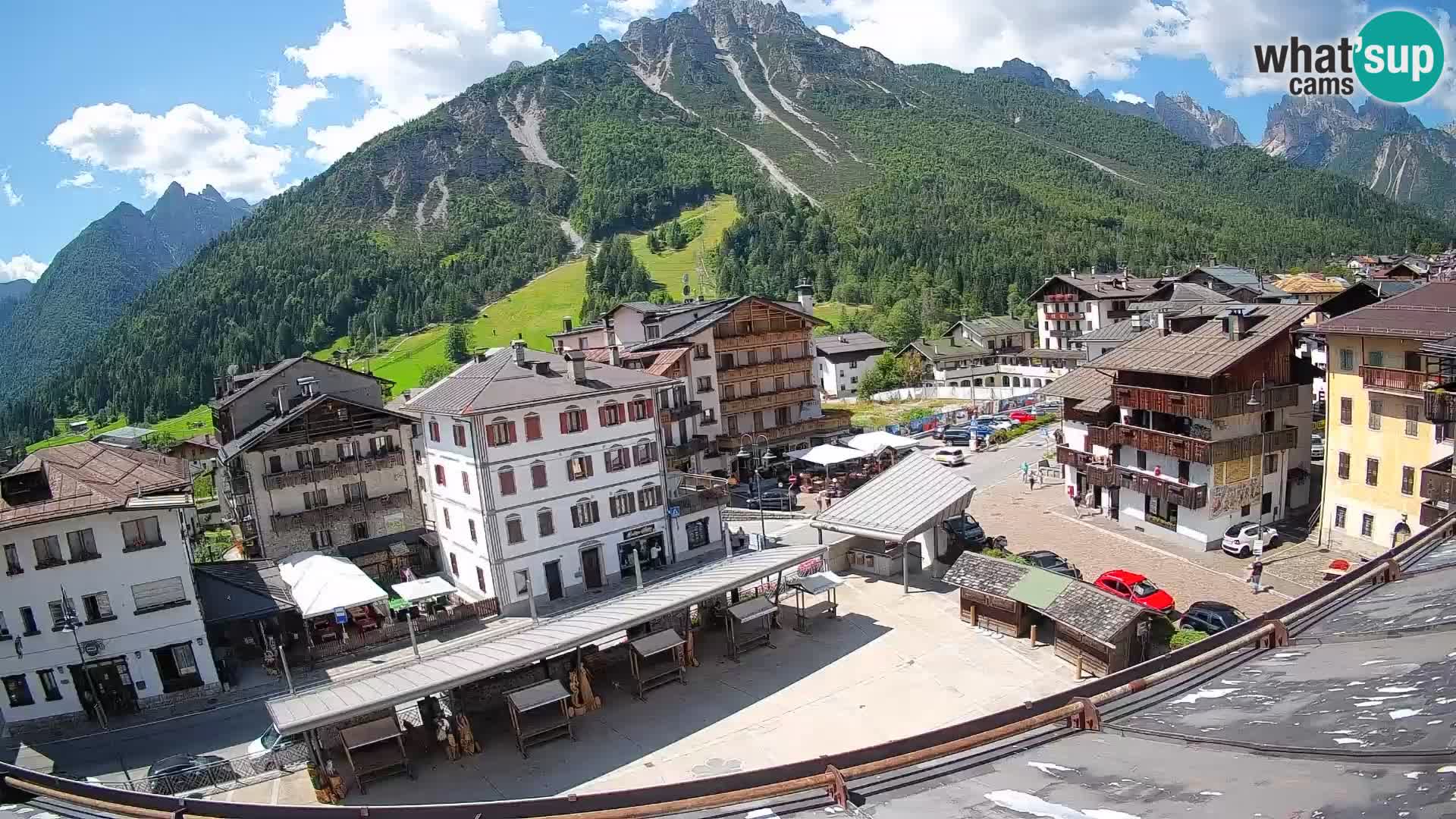 Piazza centrale di Forni di Sopra
