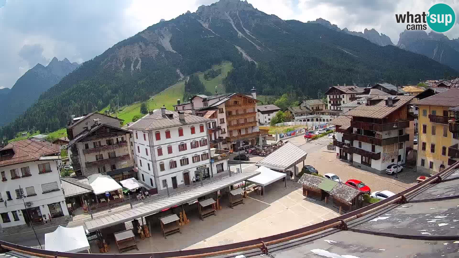 Piazza centrale di Forni di Sopra