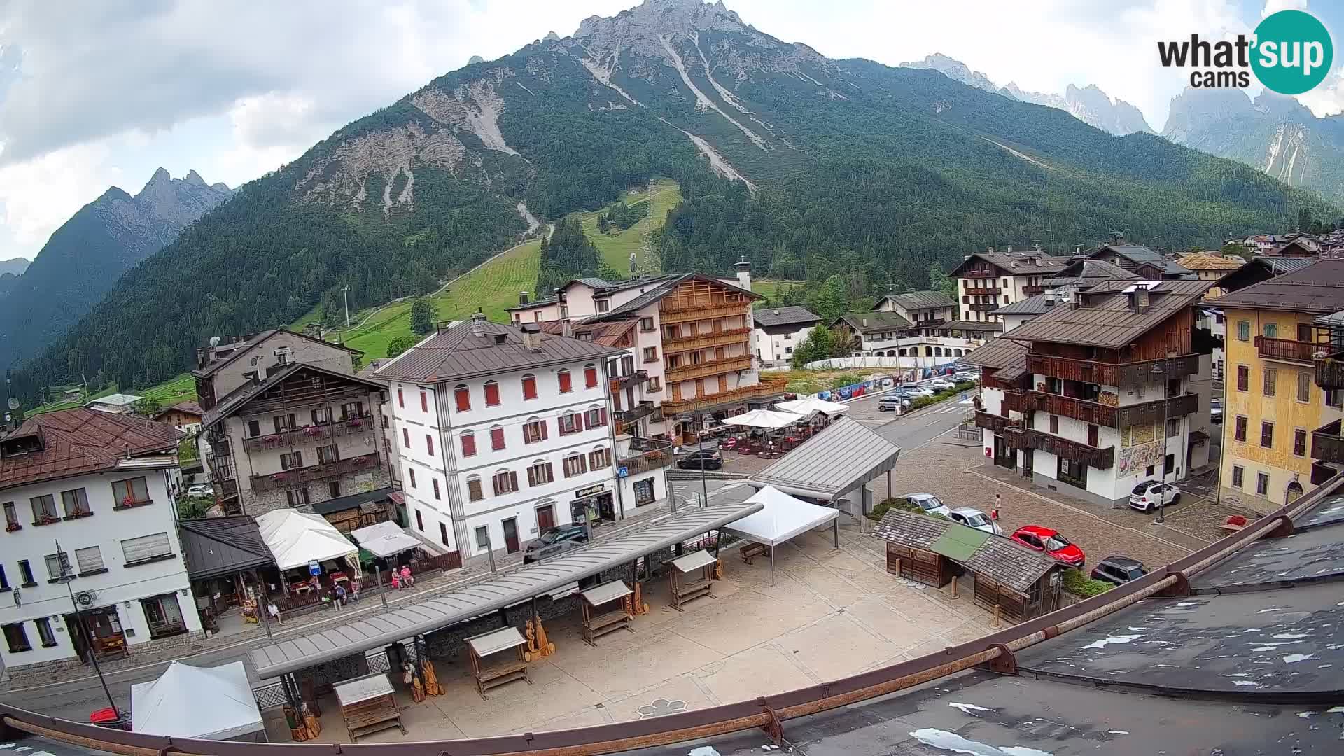 Piazza centrale di Forni di Sopra