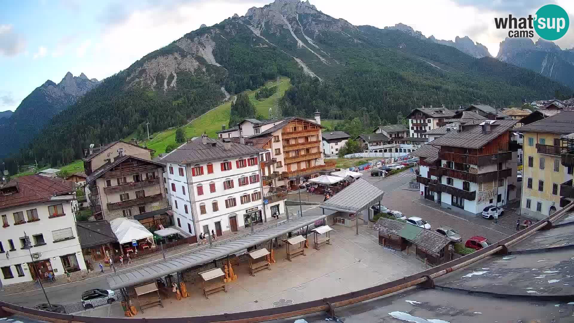 Piazza centrale di Forni di Sopra