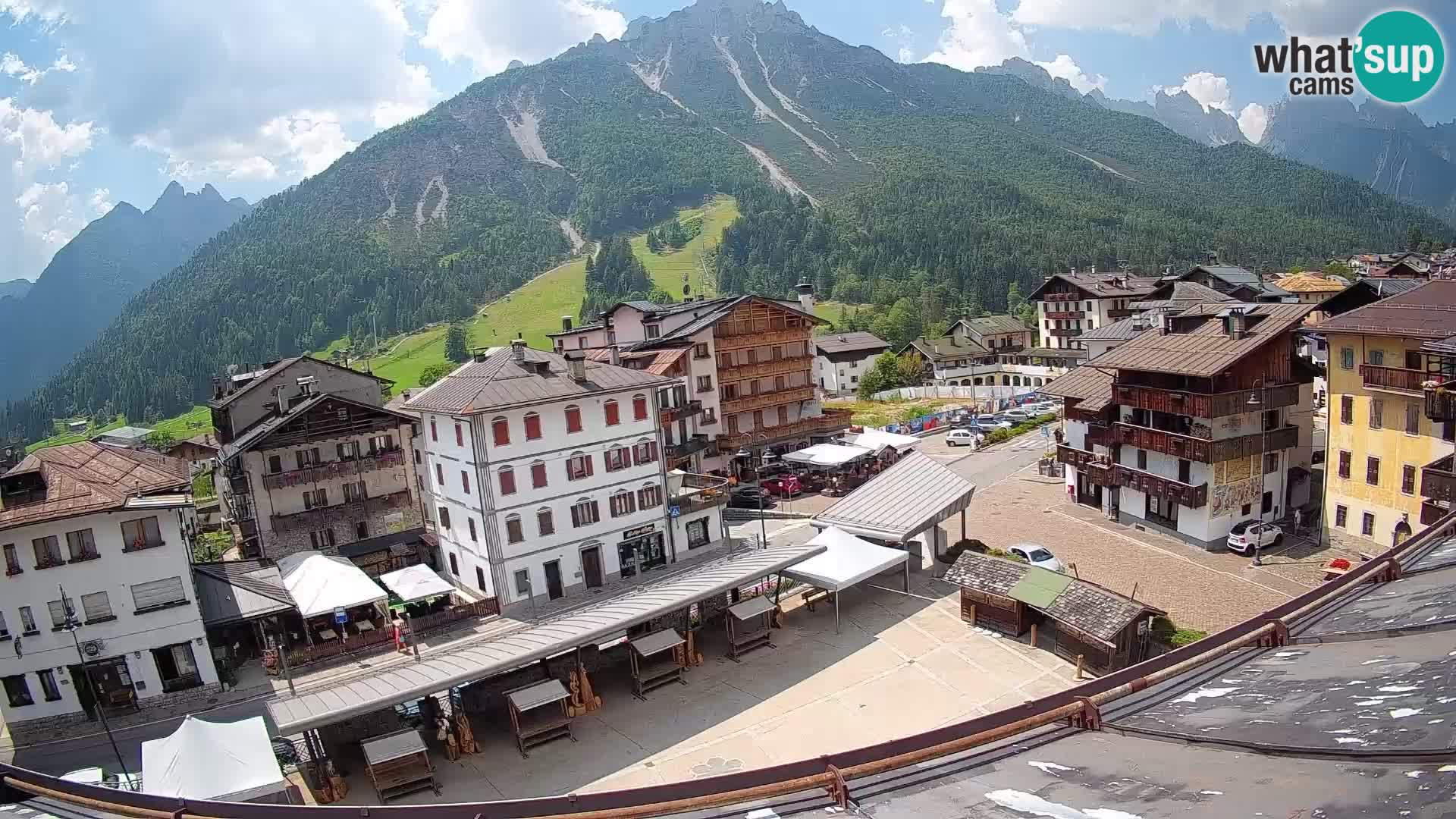 Piazza centrale di Forni di Sopra