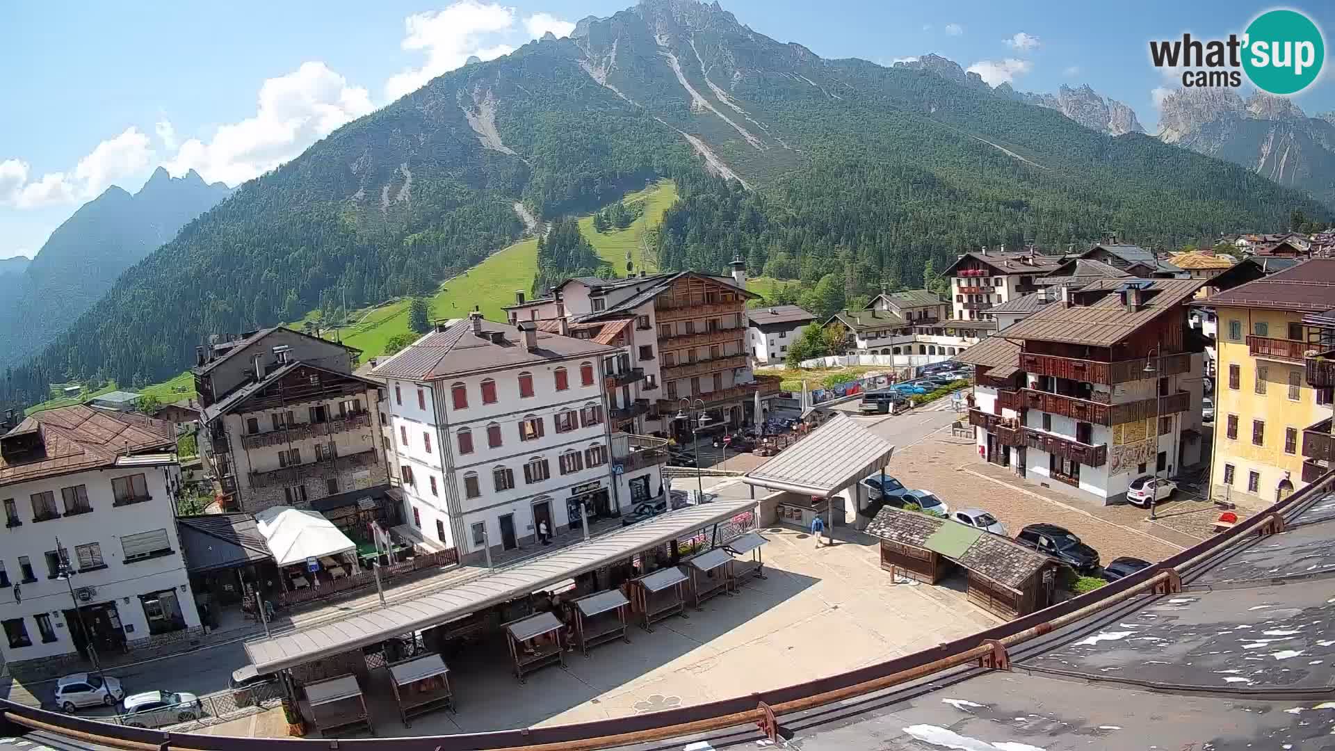 Piazza centrale di Forni di Sopra
