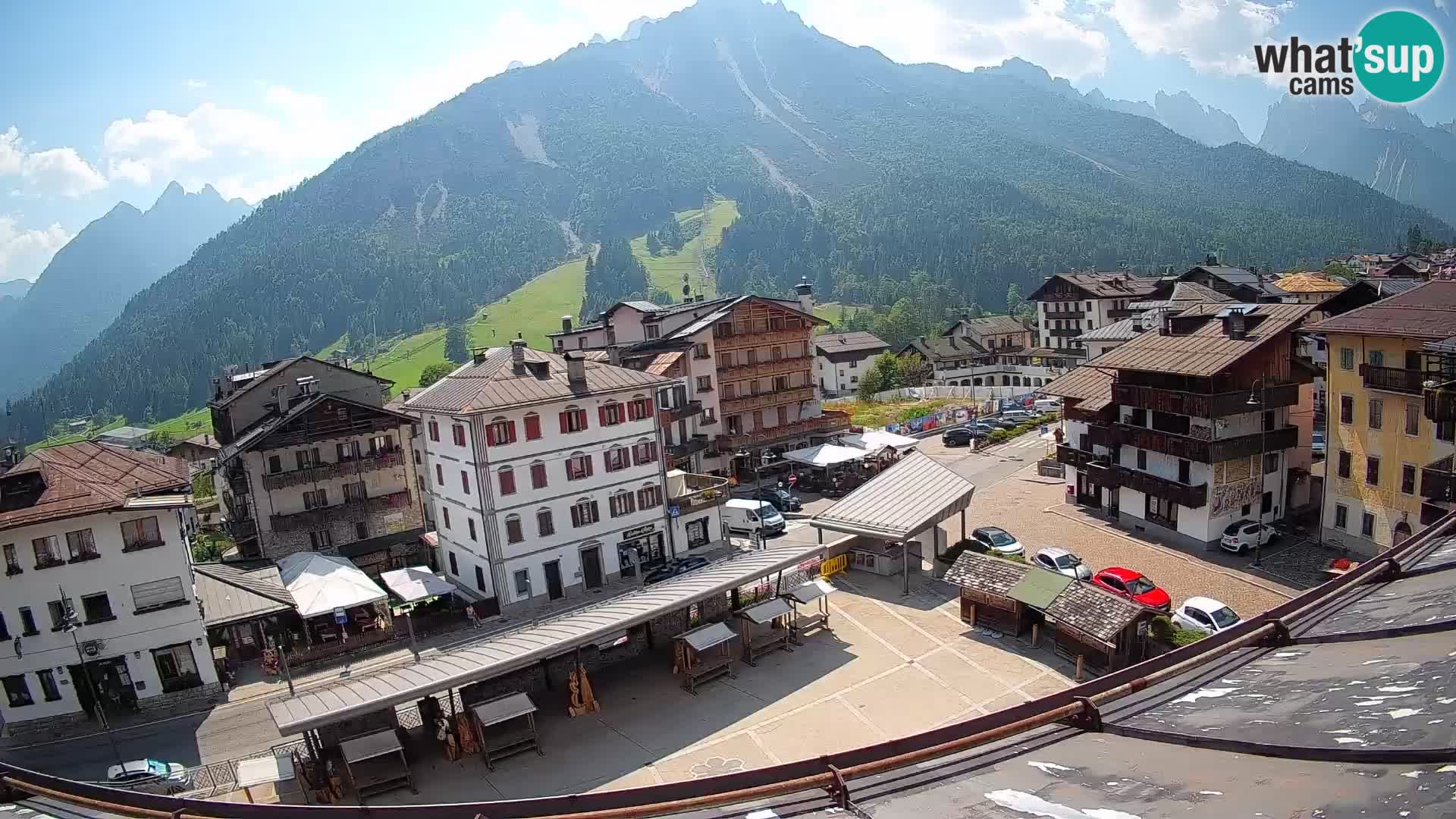 Plaza principal de Forni di Sopra