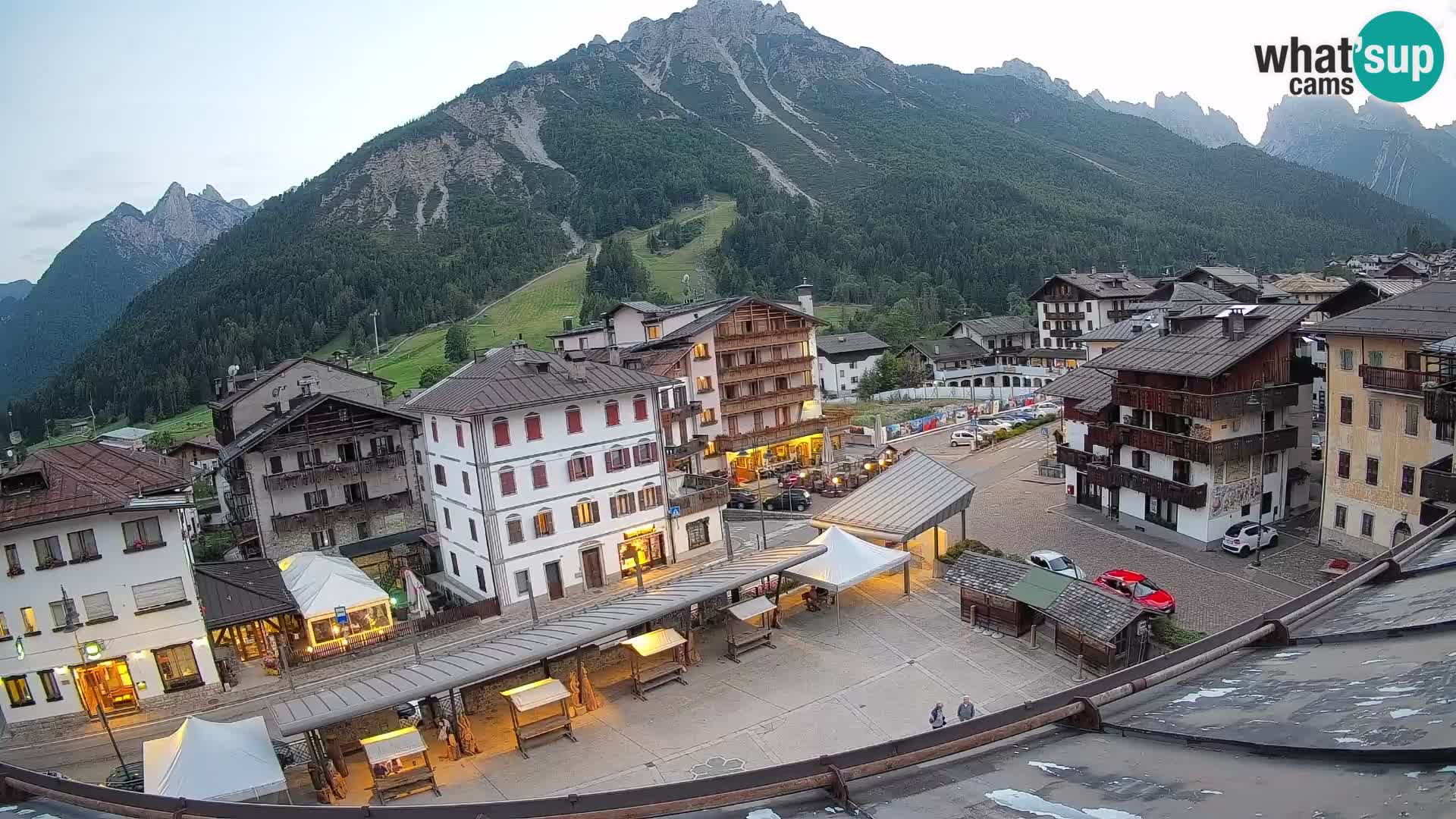Piazza centrale di Forni di Sopra