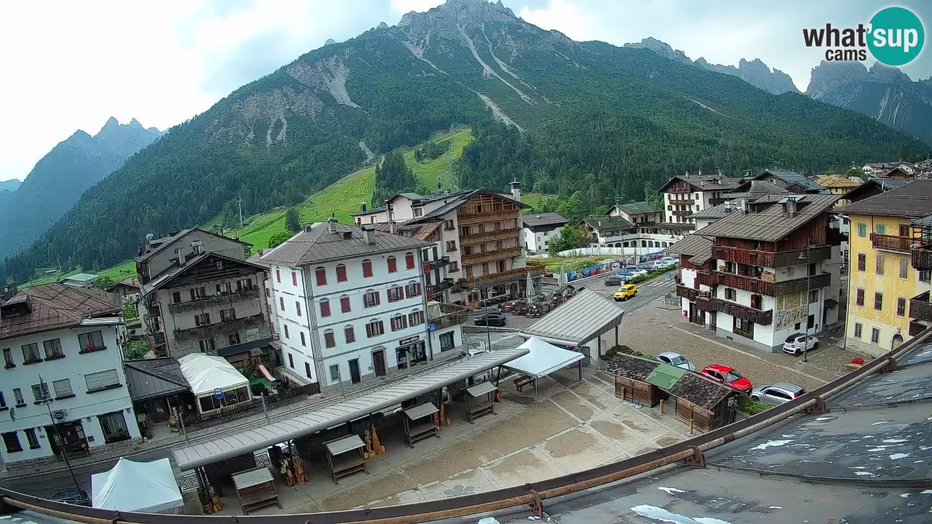 Piazza centrale di Forni di Sopra