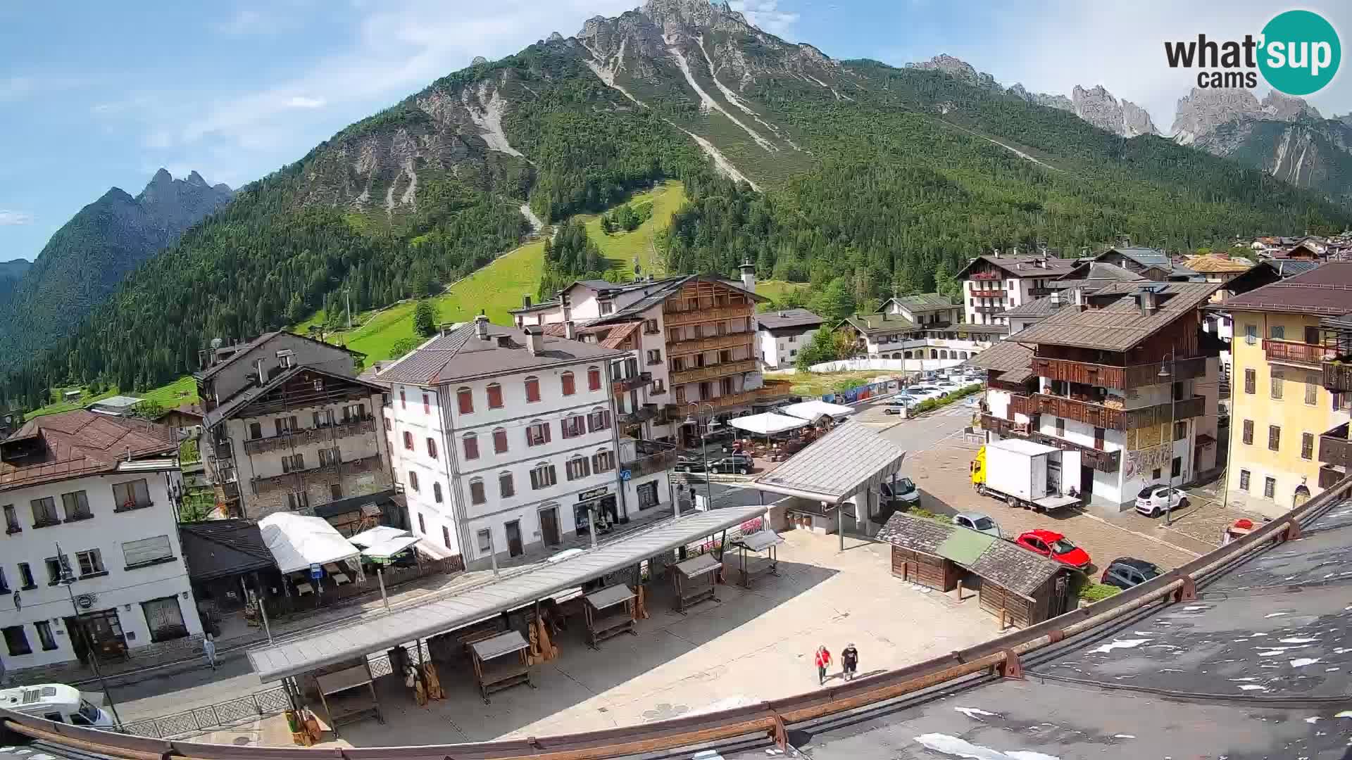 Piazza centrale di Forni di Sopra
