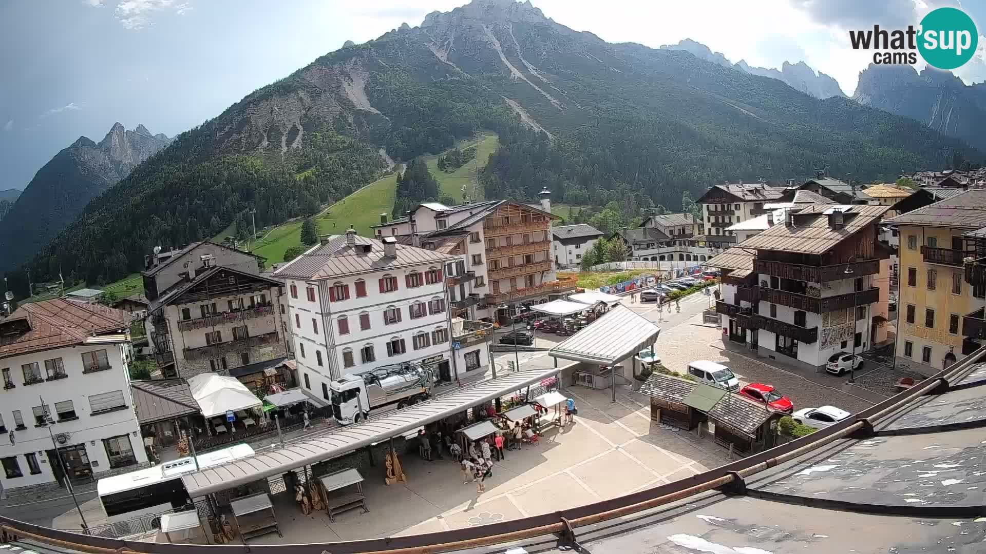 Piazza centrale di Forni di Sopra