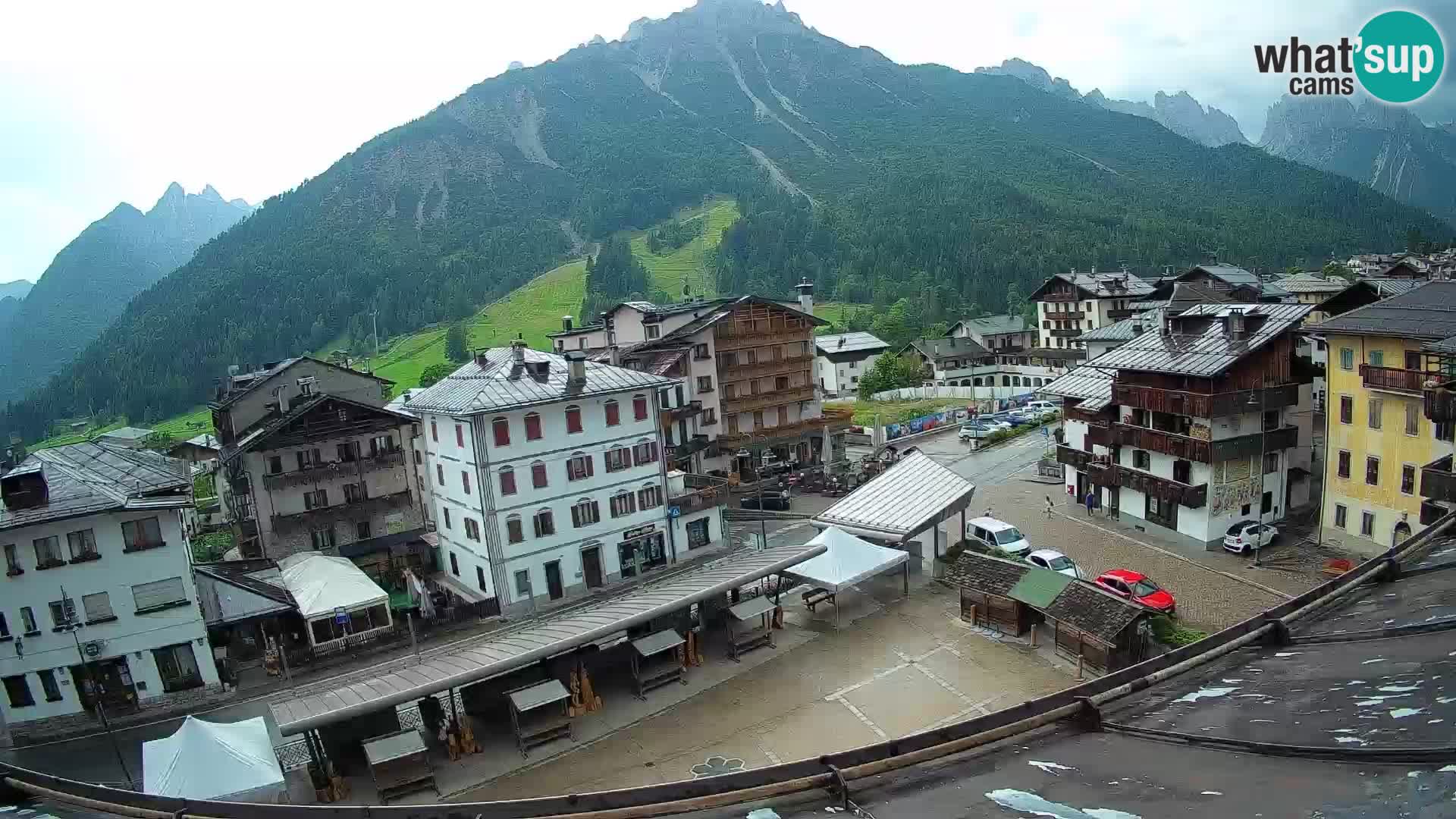 Piazza centrale di Forni di Sopra