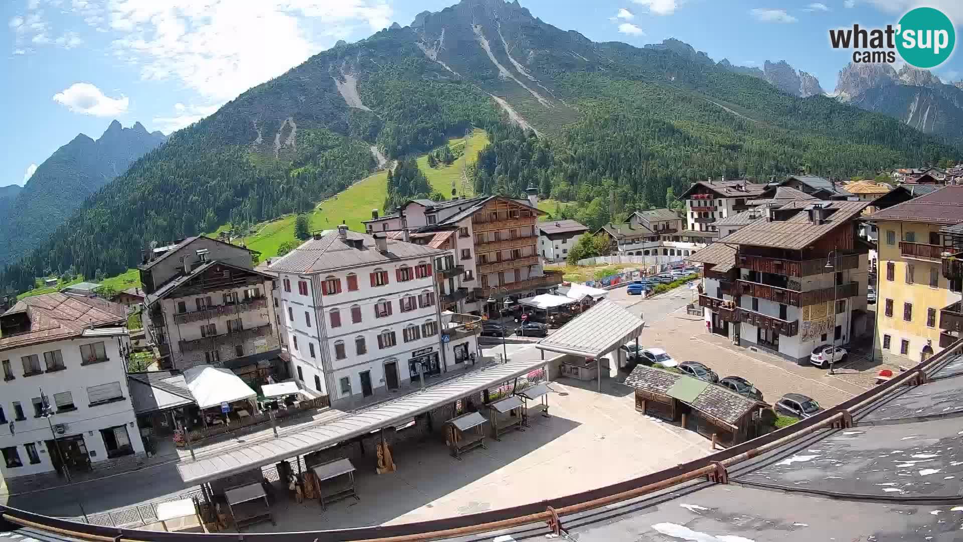 Piazza centrale di Forni di Sopra