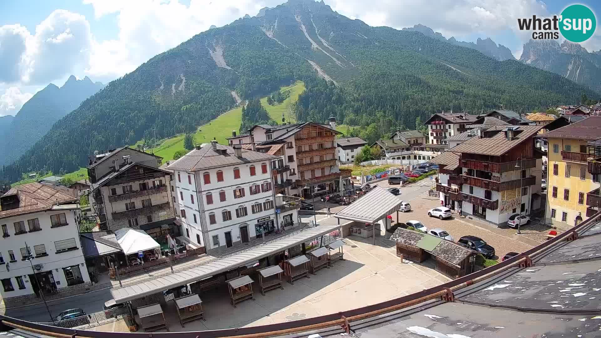 Piazza centrale di Forni di Sopra