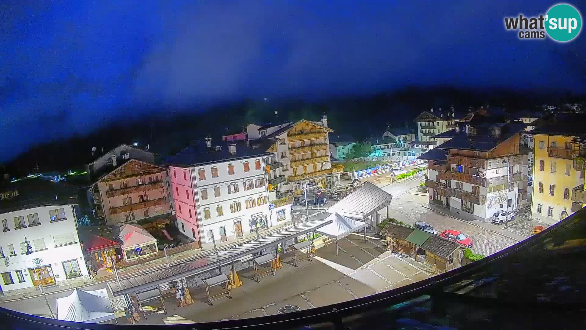 Piazza centrale di Forni di Sopra
