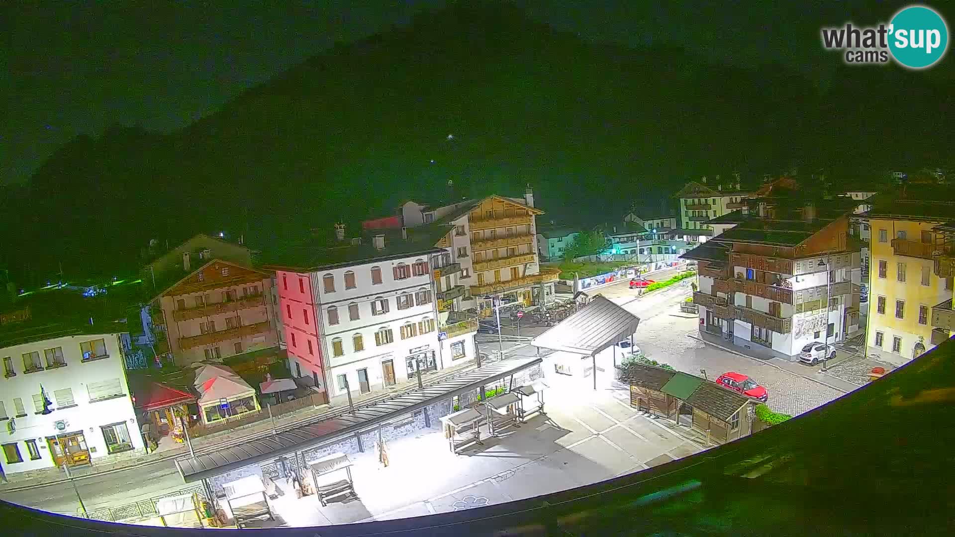 Piazza centrale di Forni di Sopra