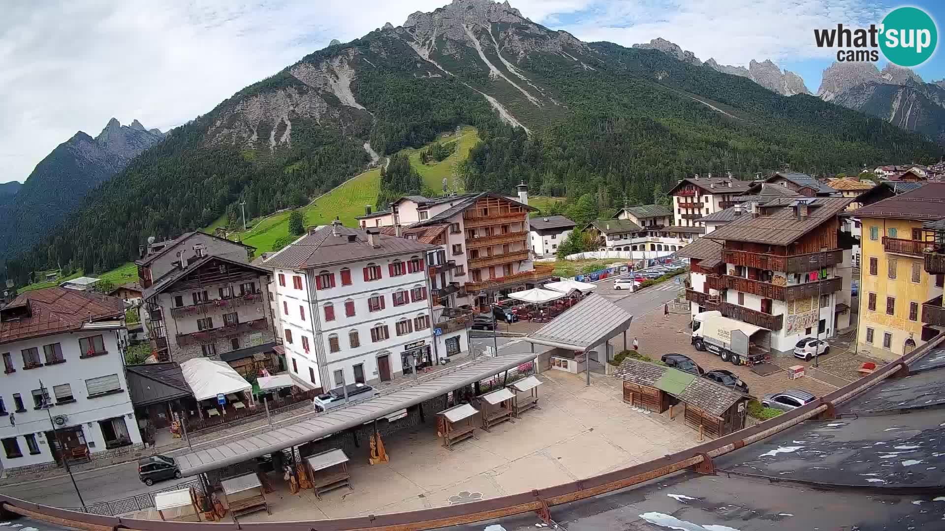 Piazza centrale di Forni di Sopra