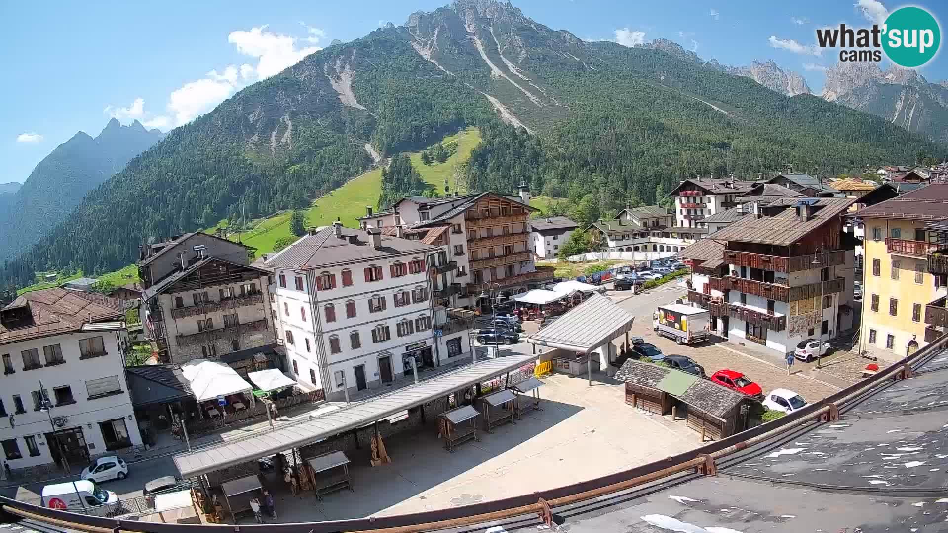Piazza centrale di Forni di Sopra