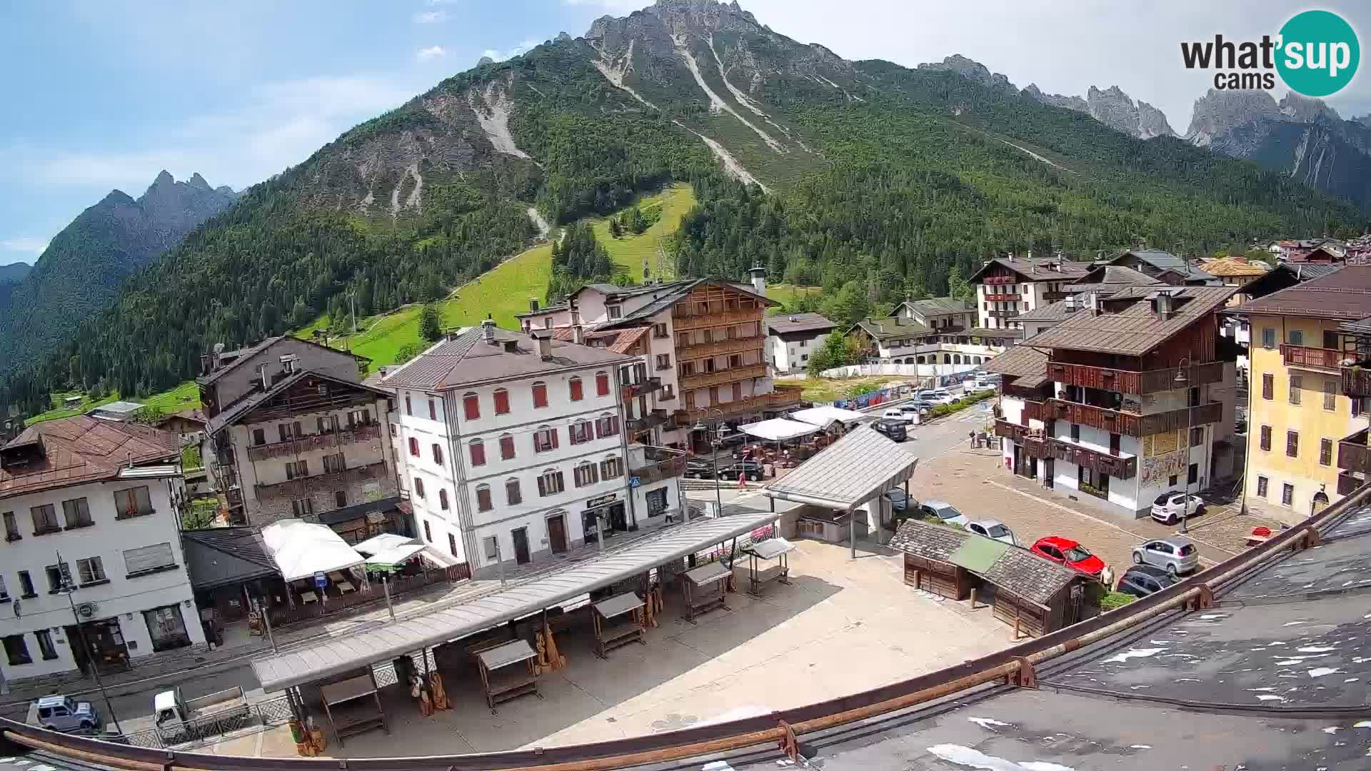 Piazza centrale di Forni di Sopra