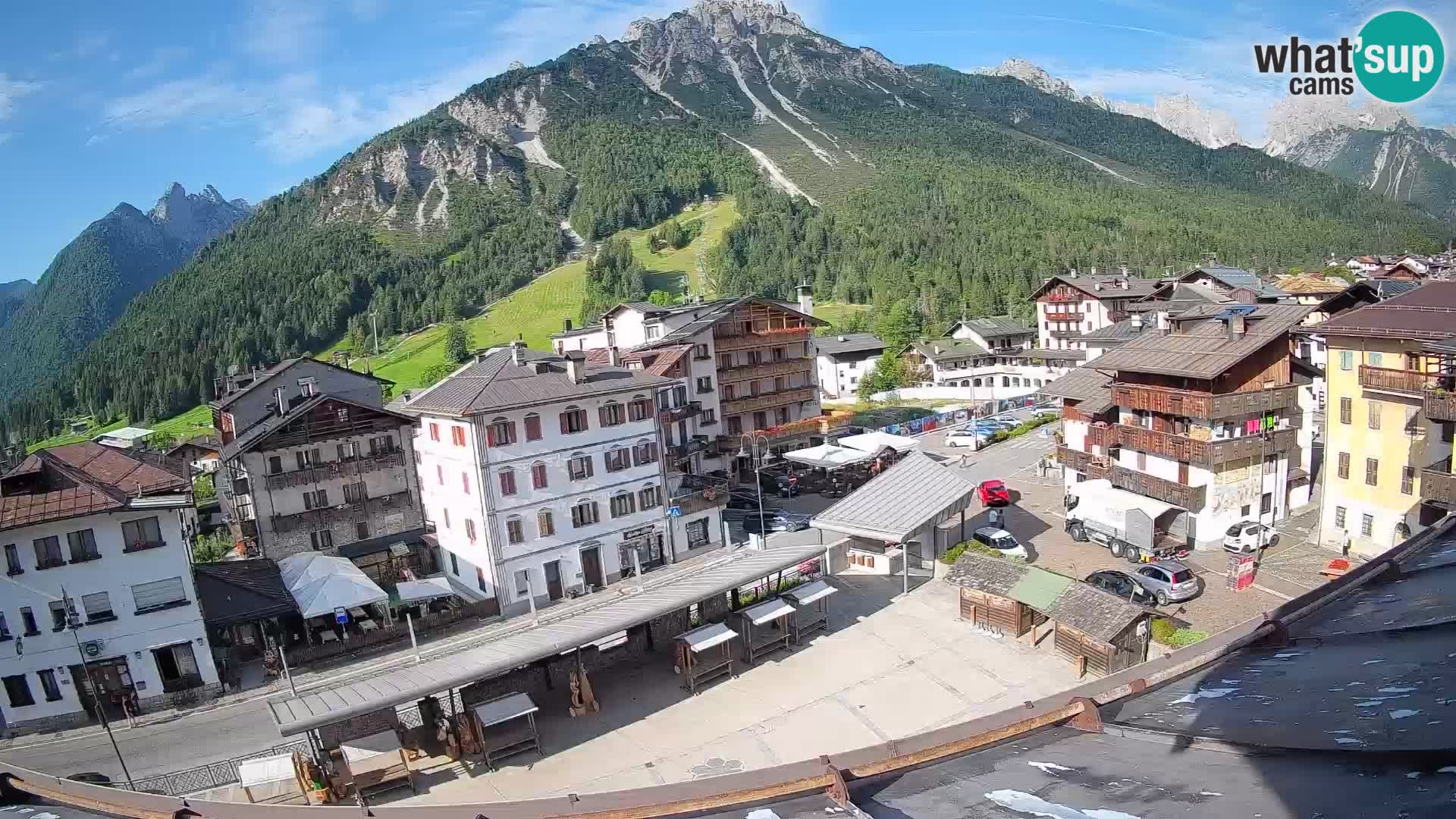 Piazza centrale di Forni di Sopra