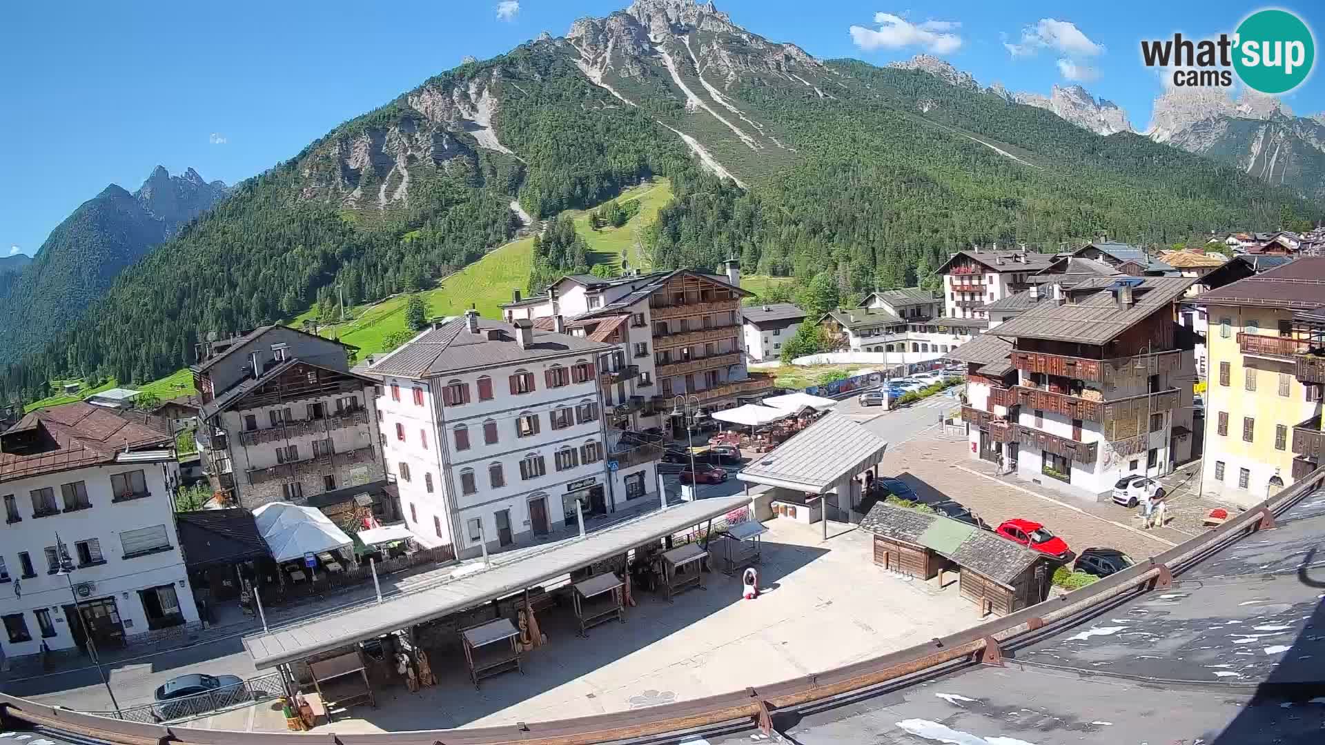 Piazza centrale di Forni di Sopra