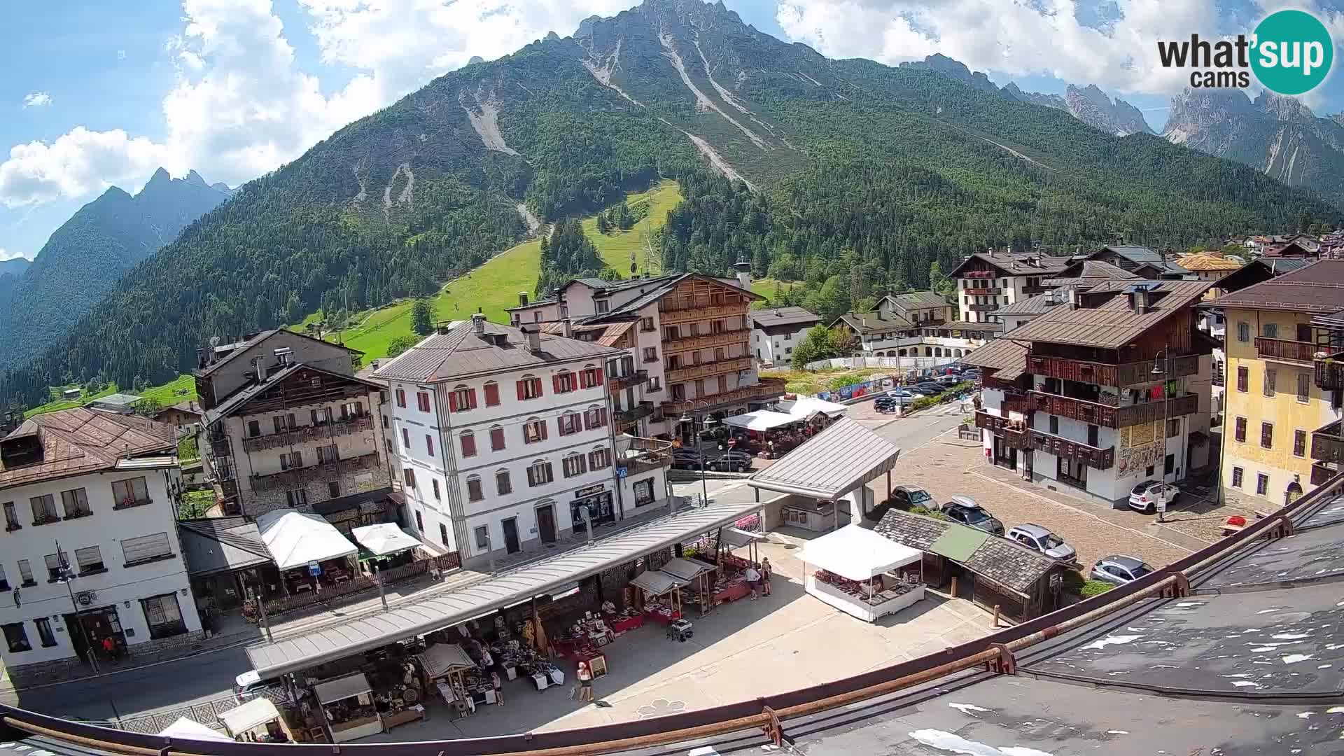 Hauptplatz von Forni di Sopra