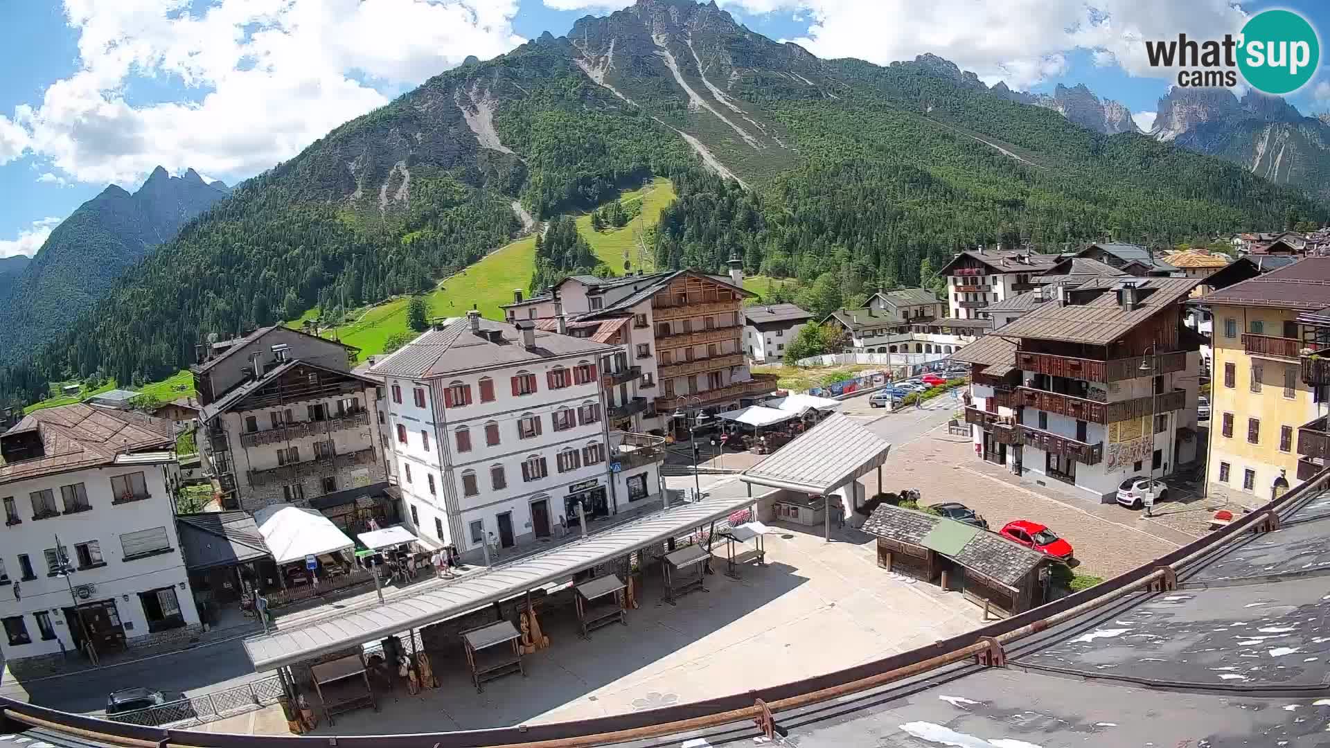 Piazza centrale di Forni di Sopra