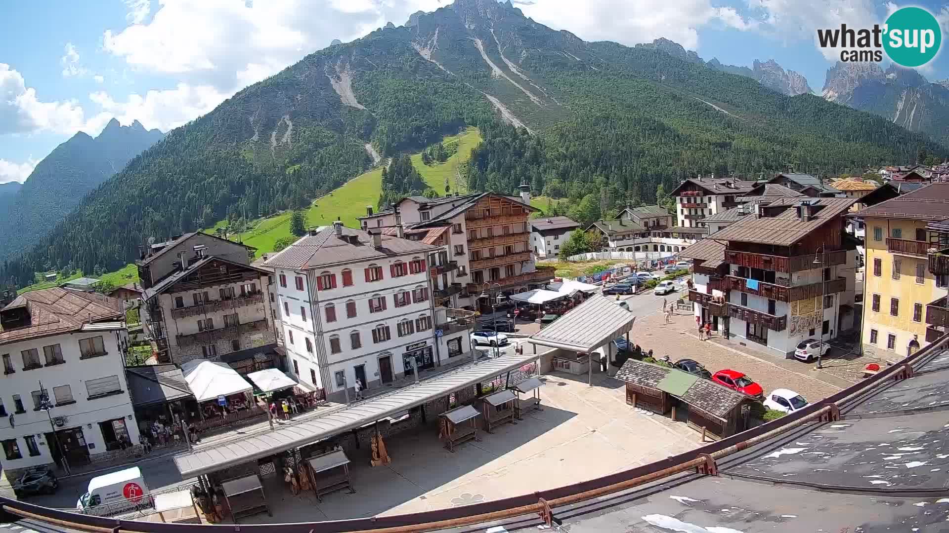 Piazza centrale di Forni di Sopra