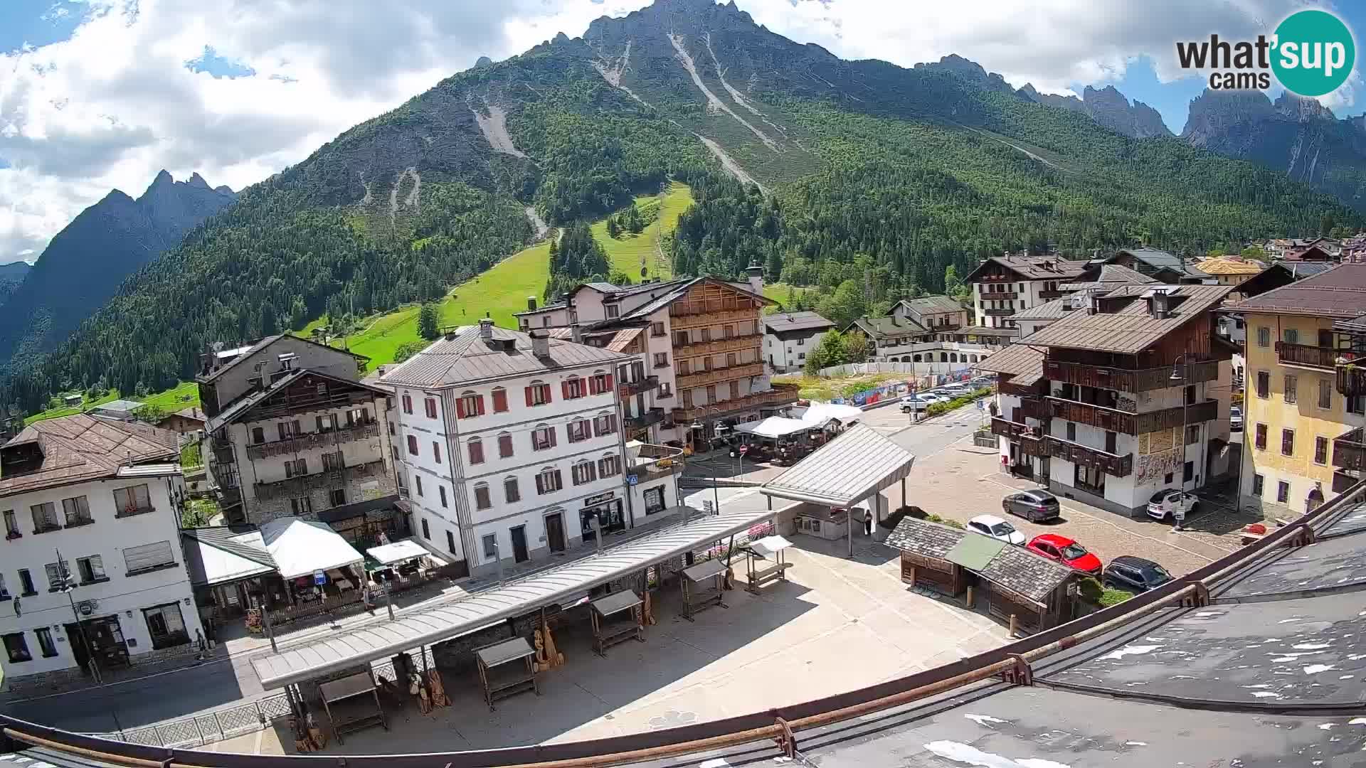 Plaza principal de Forni di Sopra