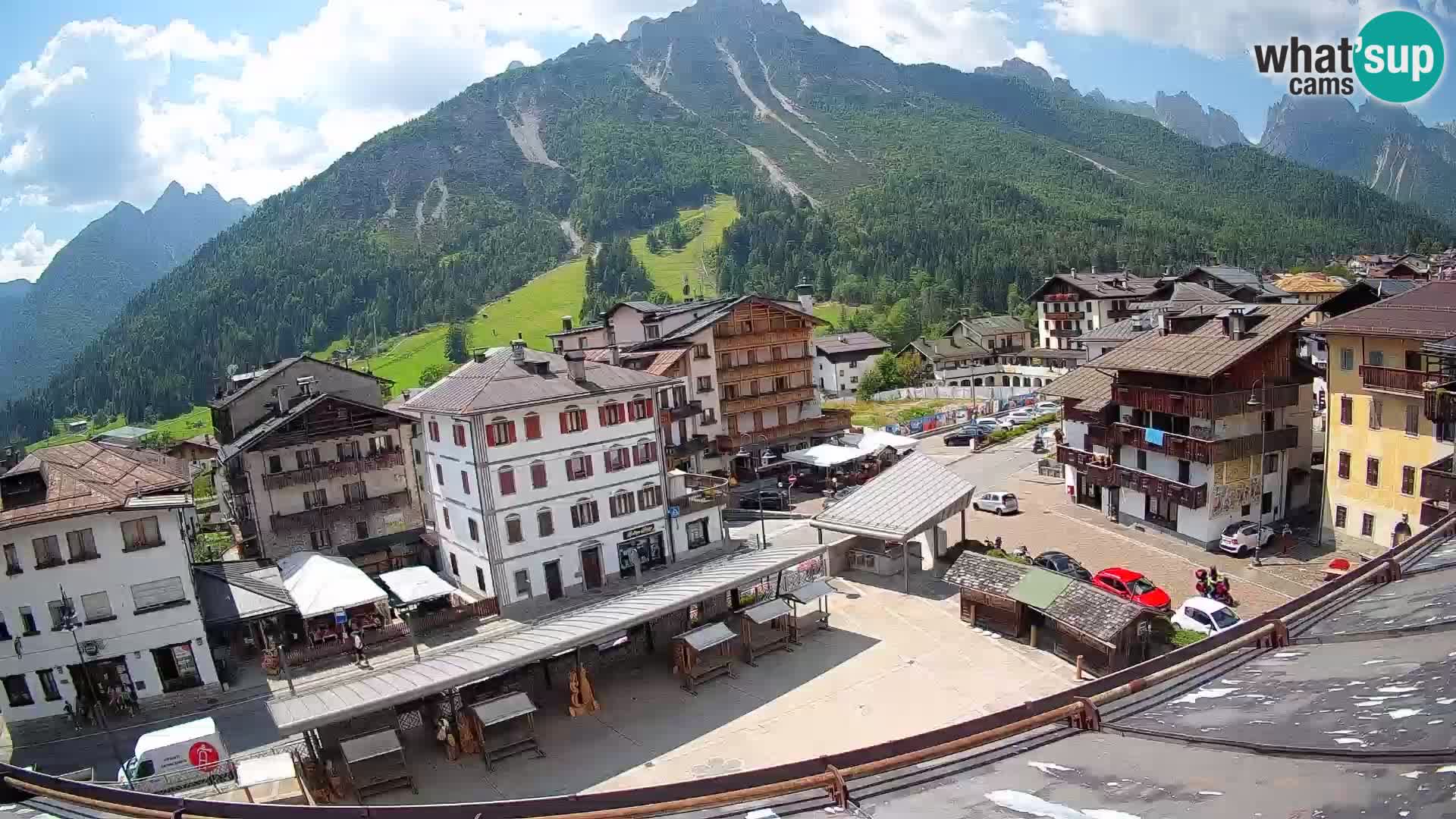 Piazza centrale di Forni di Sopra