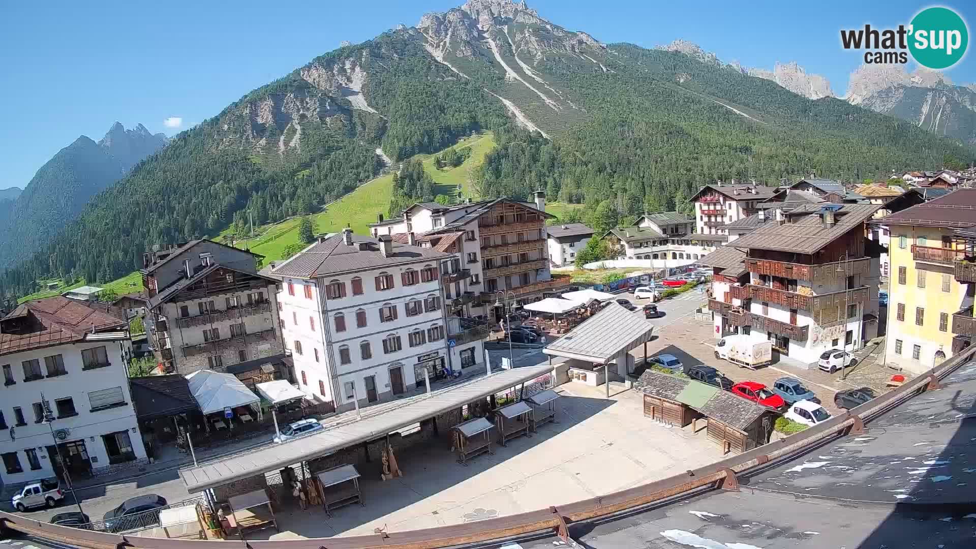 Piazza centrale di Forni di Sopra