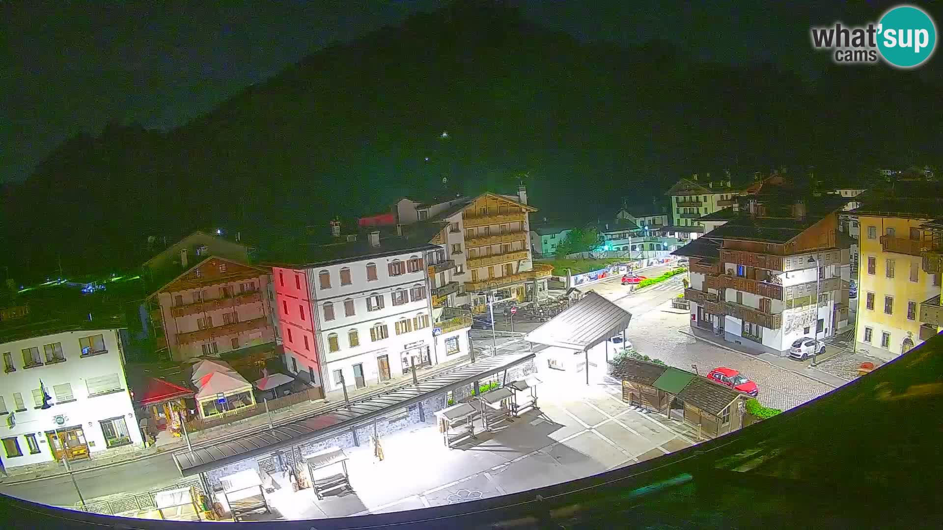 Piazza centrale di Forni di Sopra