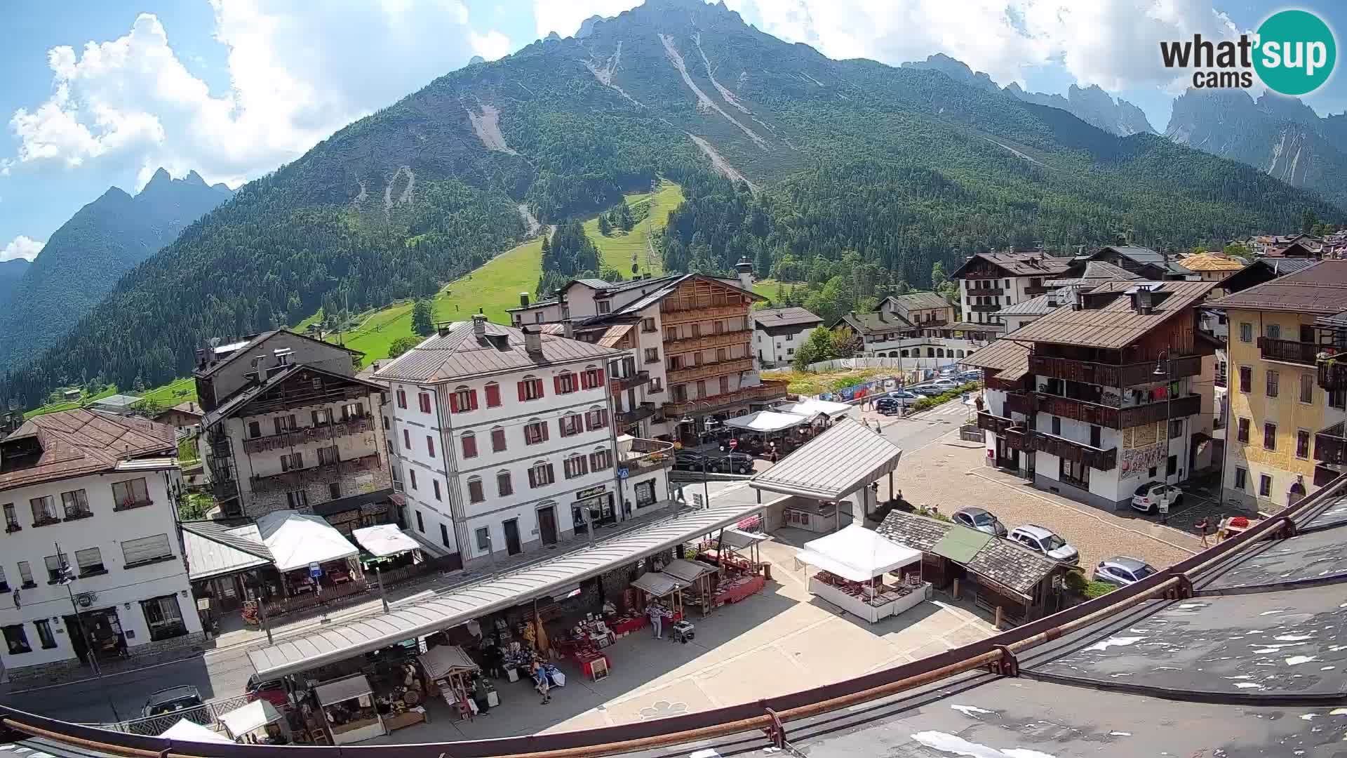 Plaza principal de Forni di Sopra