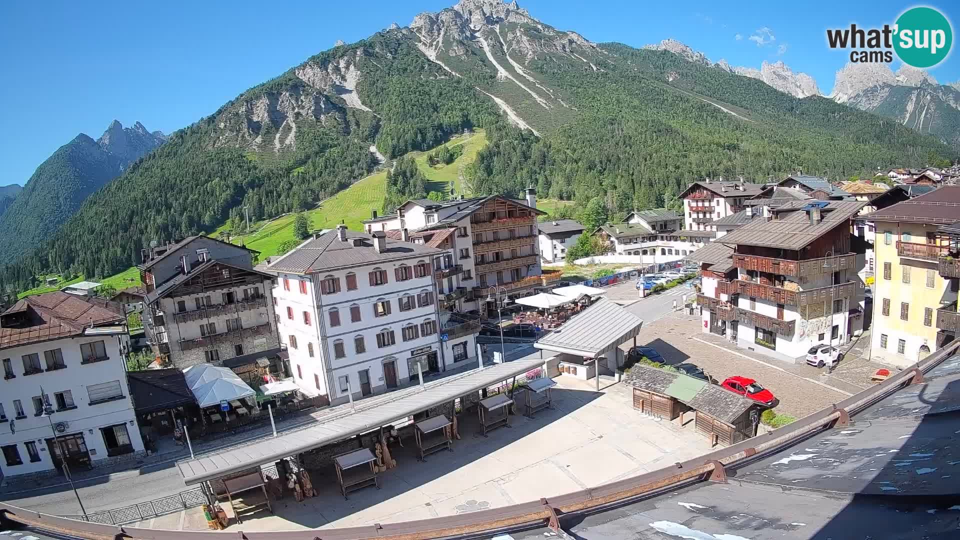 Piazza centrale di Forni di Sopra