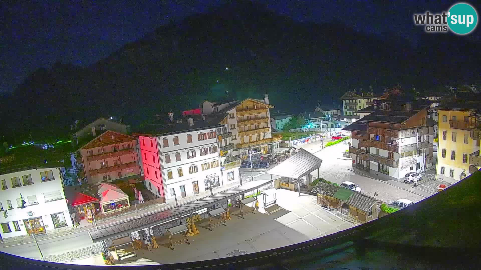 Piazza centrale di Forni di Sopra