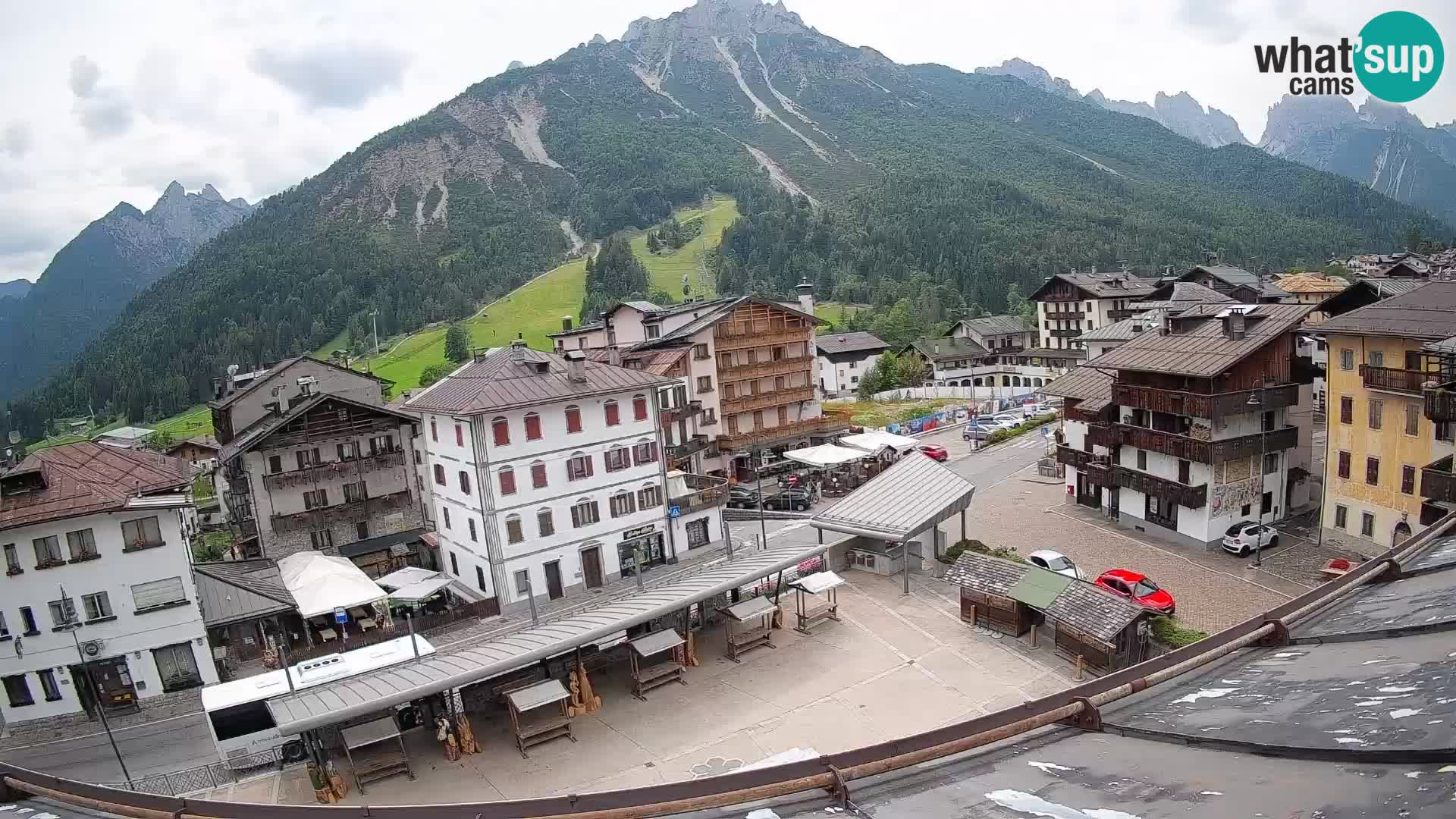 Piazza centrale di Forni di Sopra