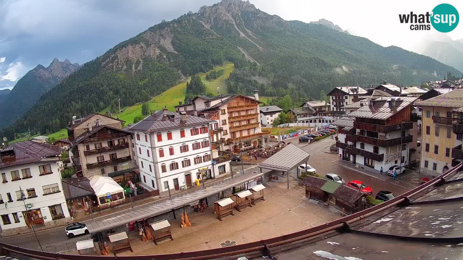 Piazza centrale di Forni di Sopra