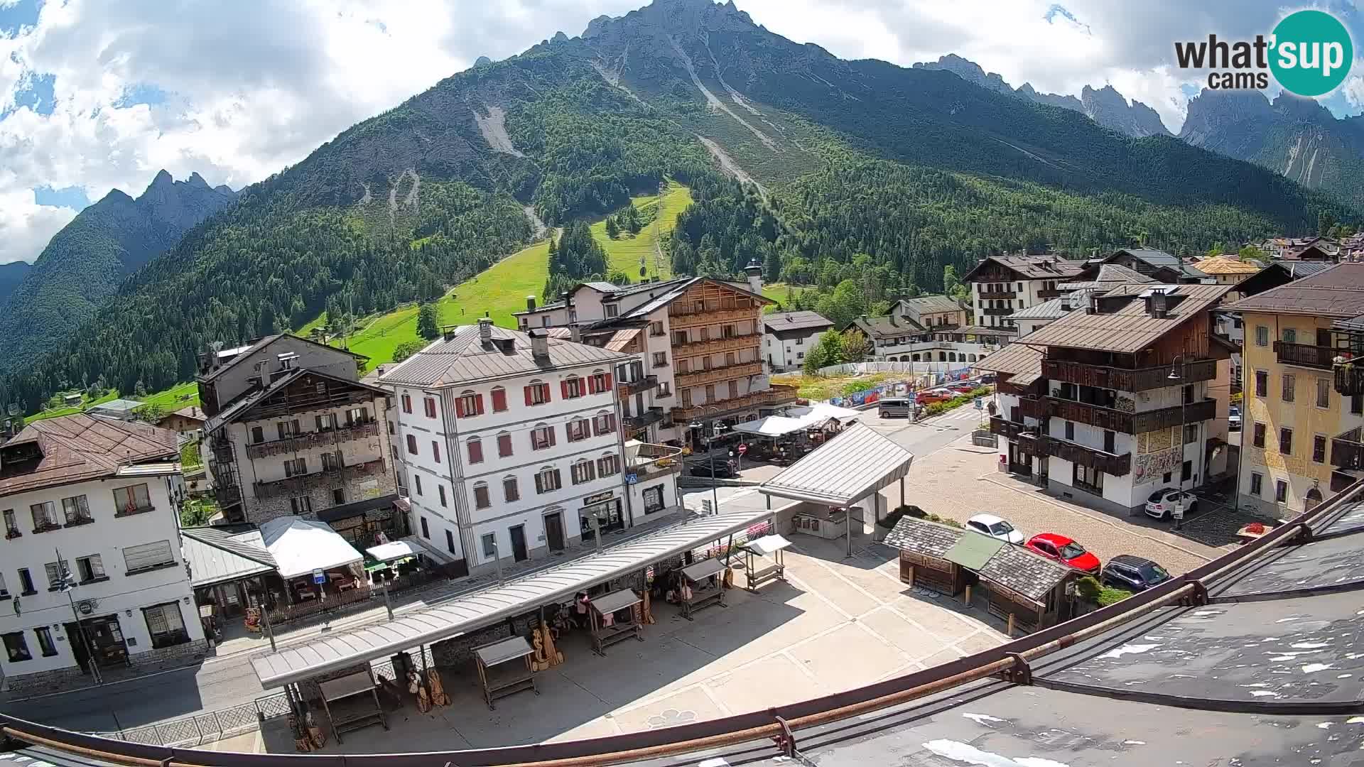 Plaza principal de Forni di Sopra