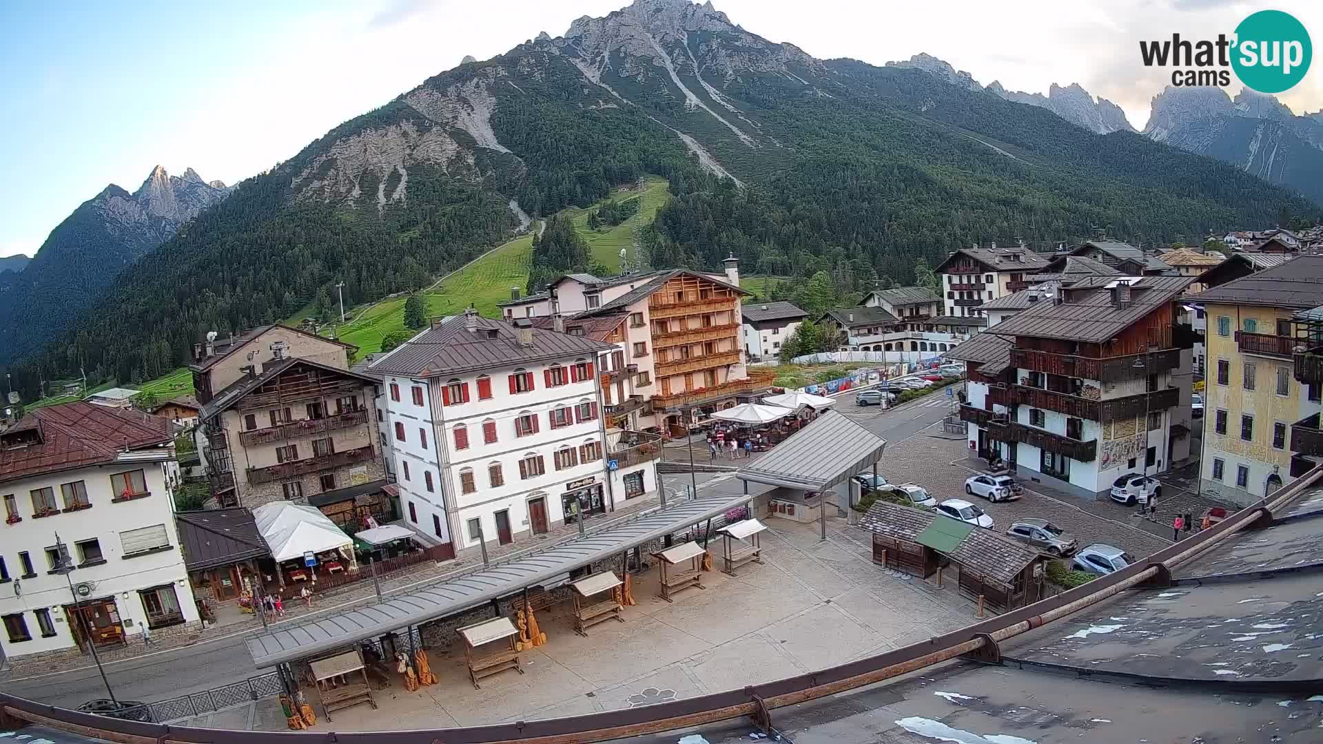 Plaza principal de Forni di Sopra