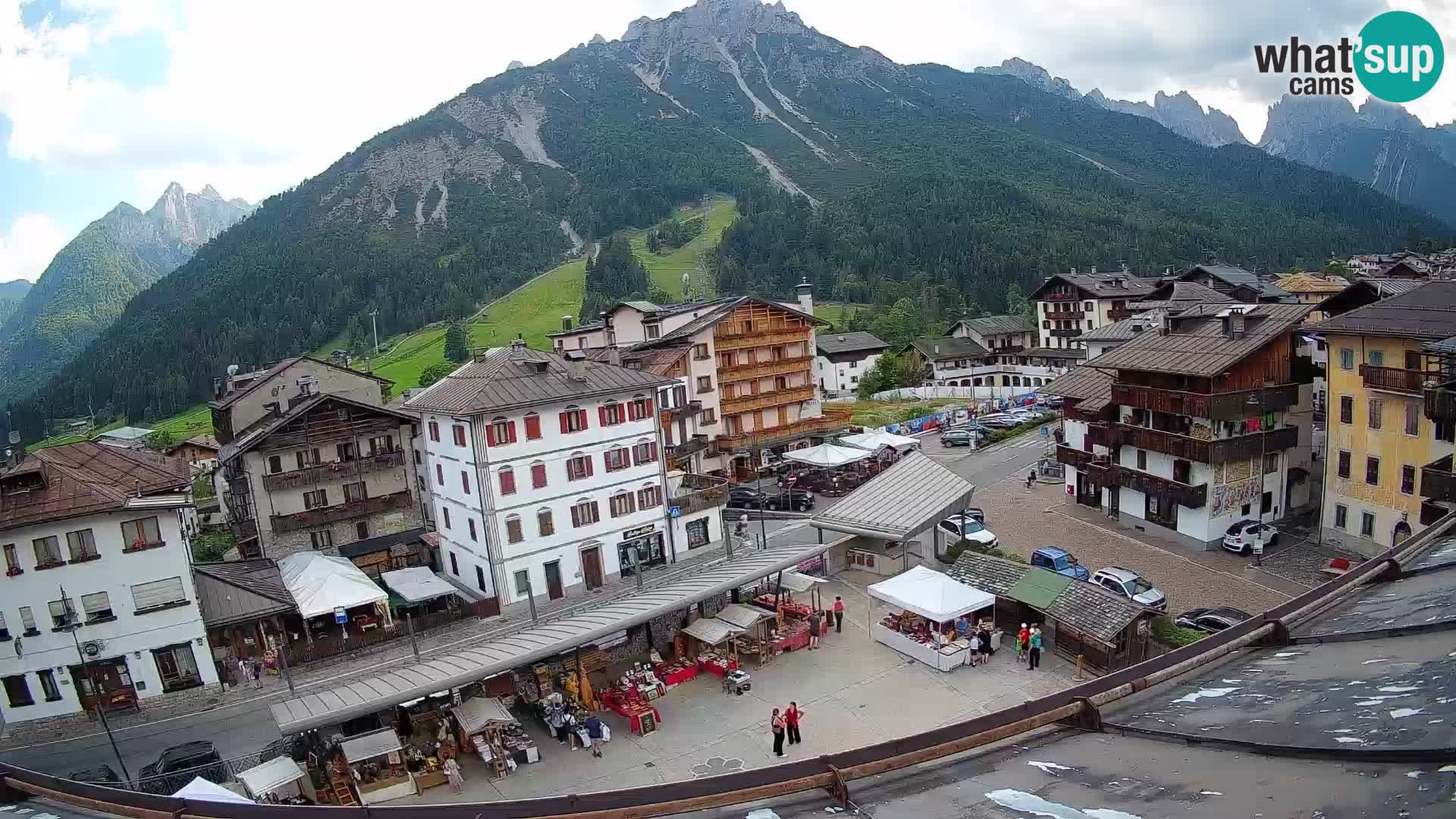 Plaza principal de Forni di Sopra