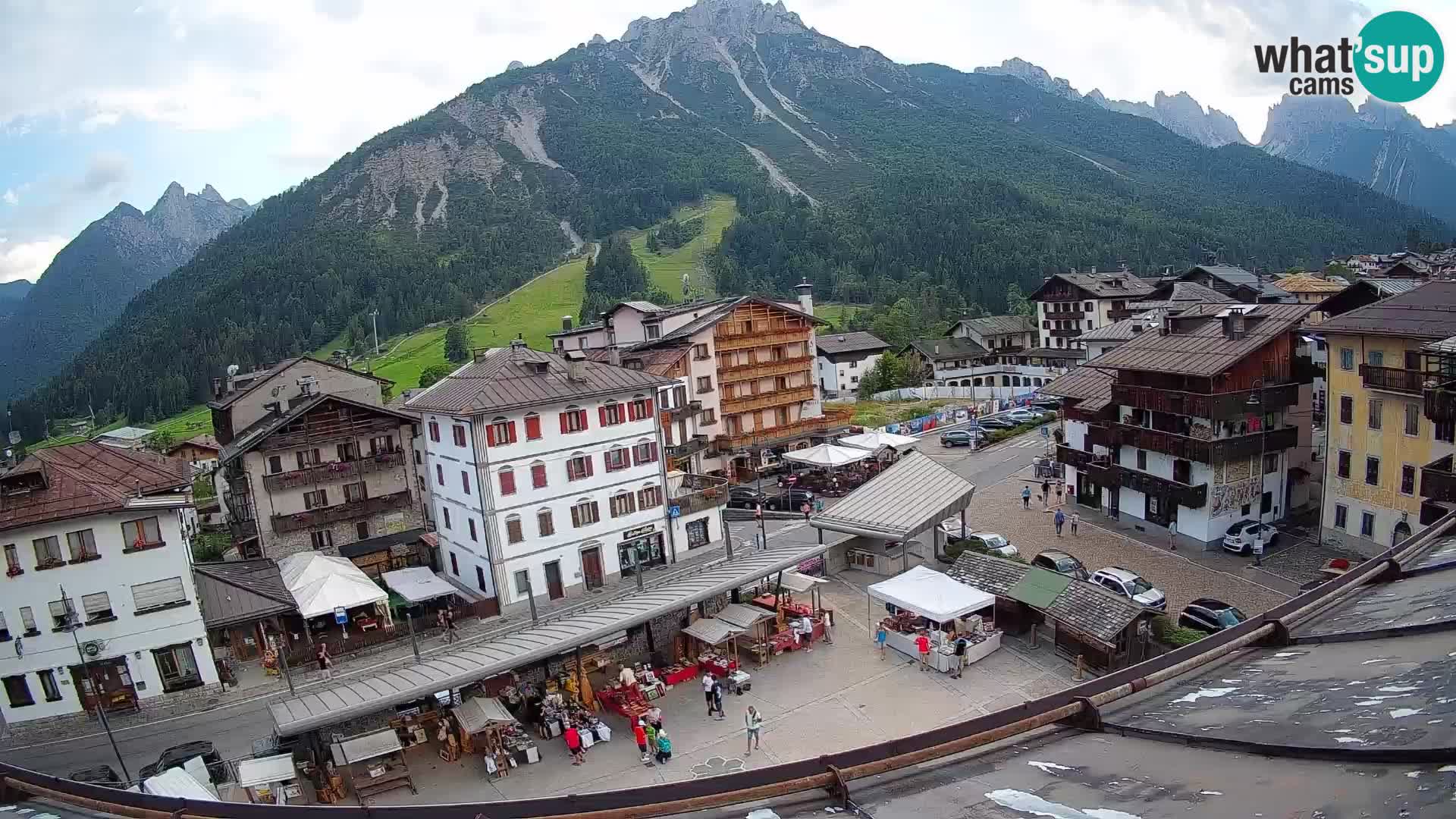 Plaza principal de Forni di Sopra