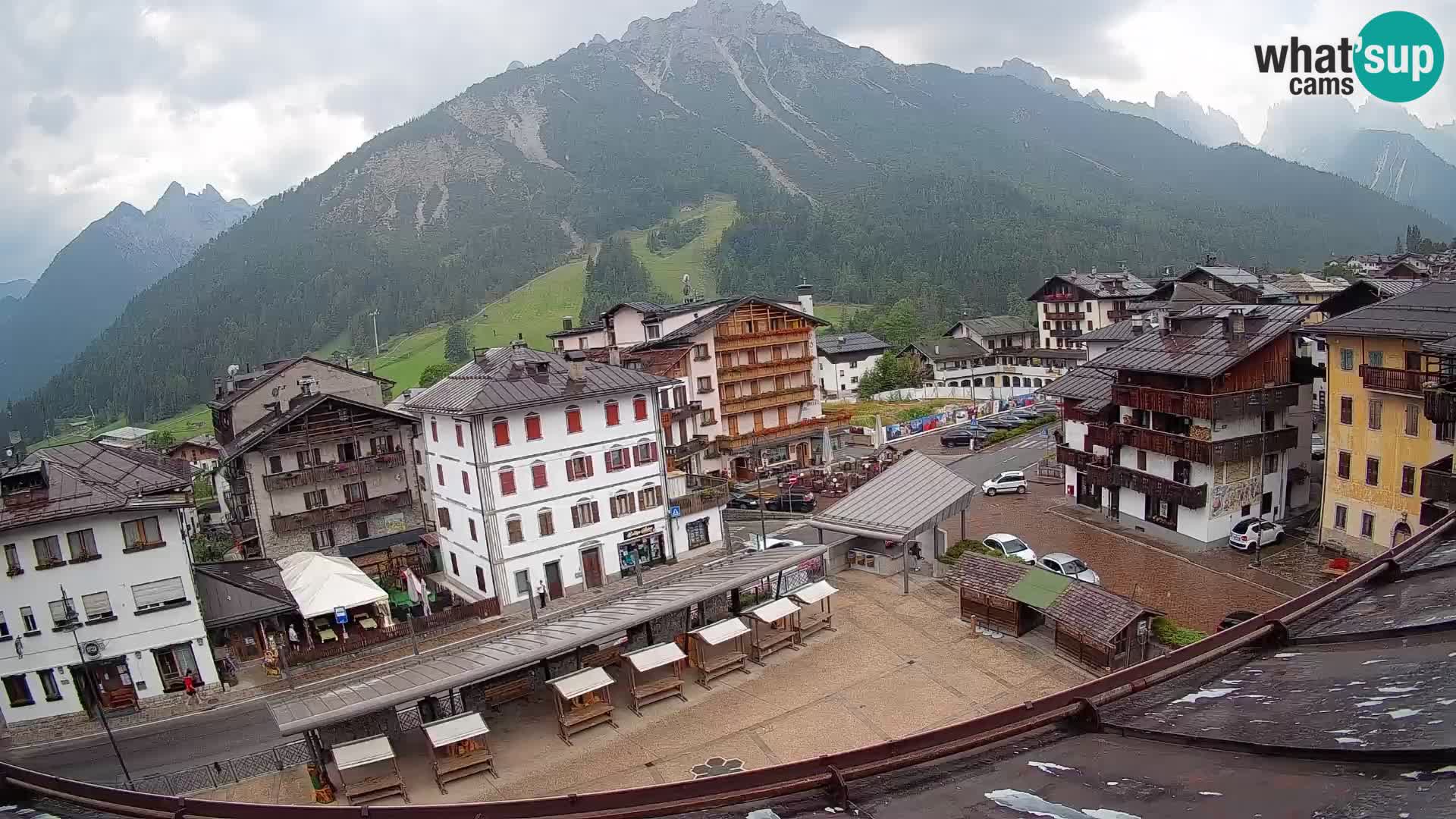 Plaza principal de Forni di Sopra