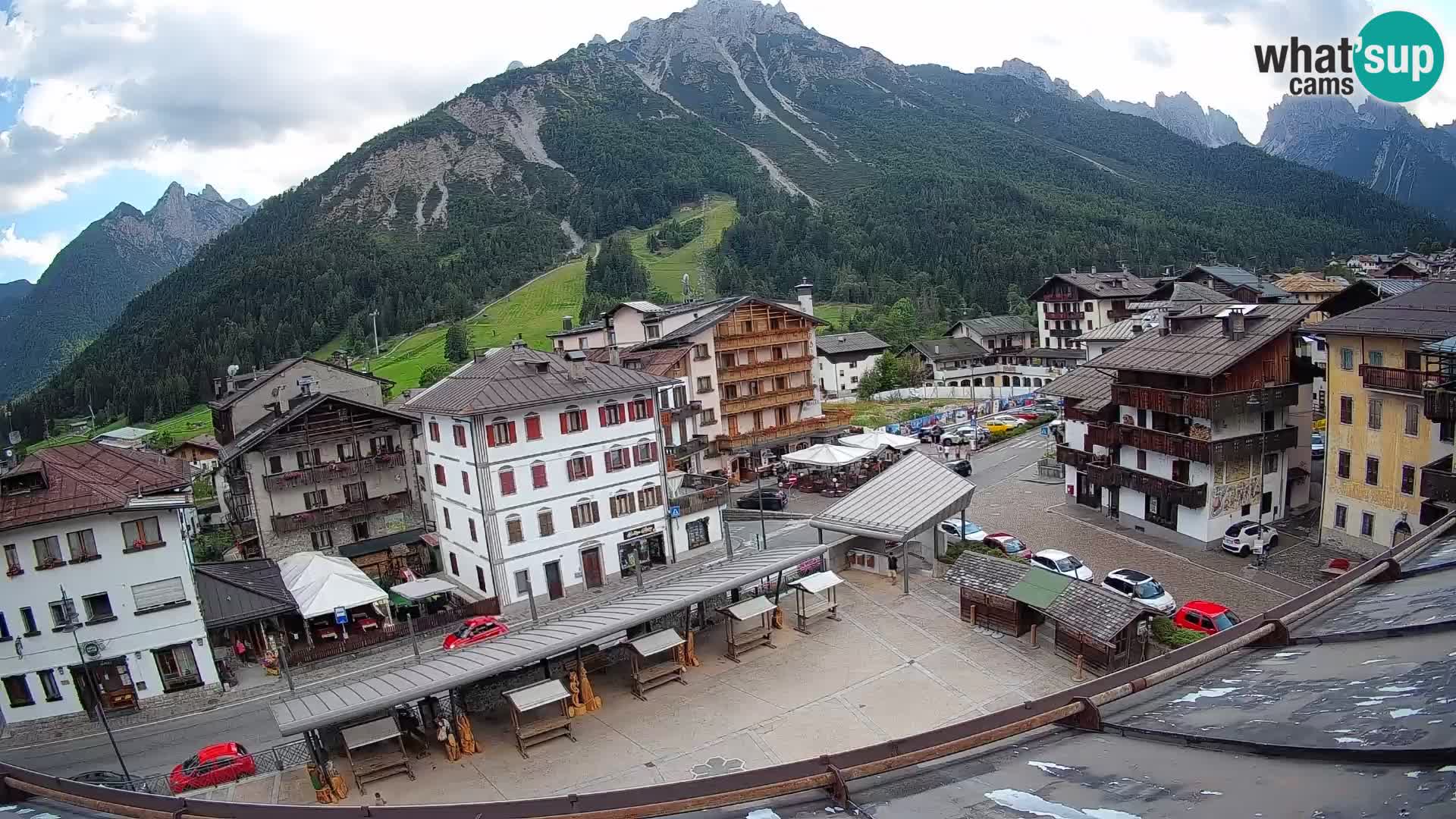 Piazza centrale di Forni di Sopra
