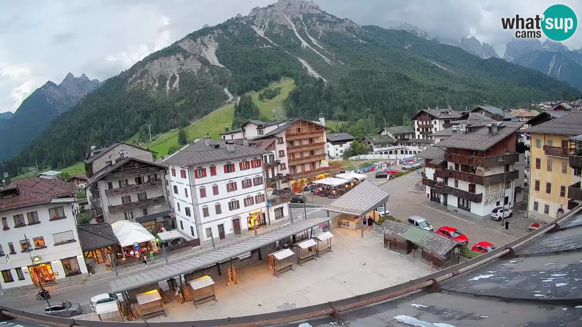 Piazza centrale di Forni di Sopra