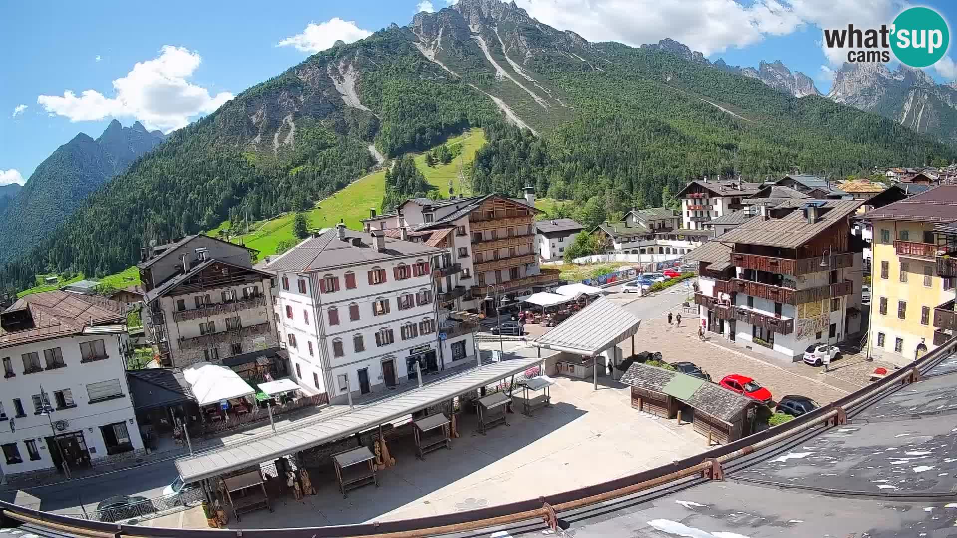 Plaza principal de Forni di Sopra