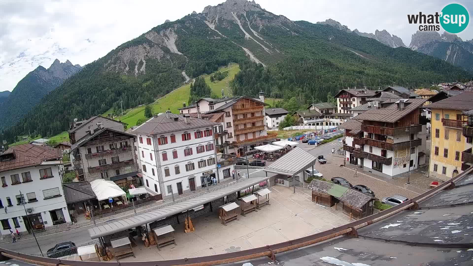 Plaza principal de Forni di Sopra
